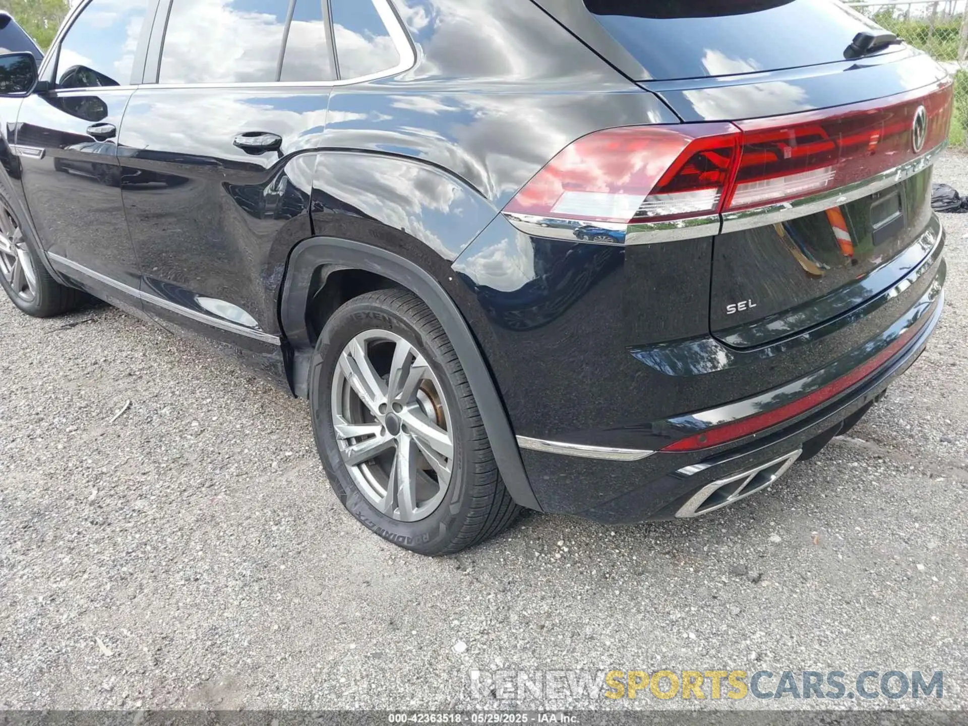 6 Photograph of a damaged car 1V2AE2CA6RC251895 VOLKSWAGEN ATLAS CROSS SPORT 2024