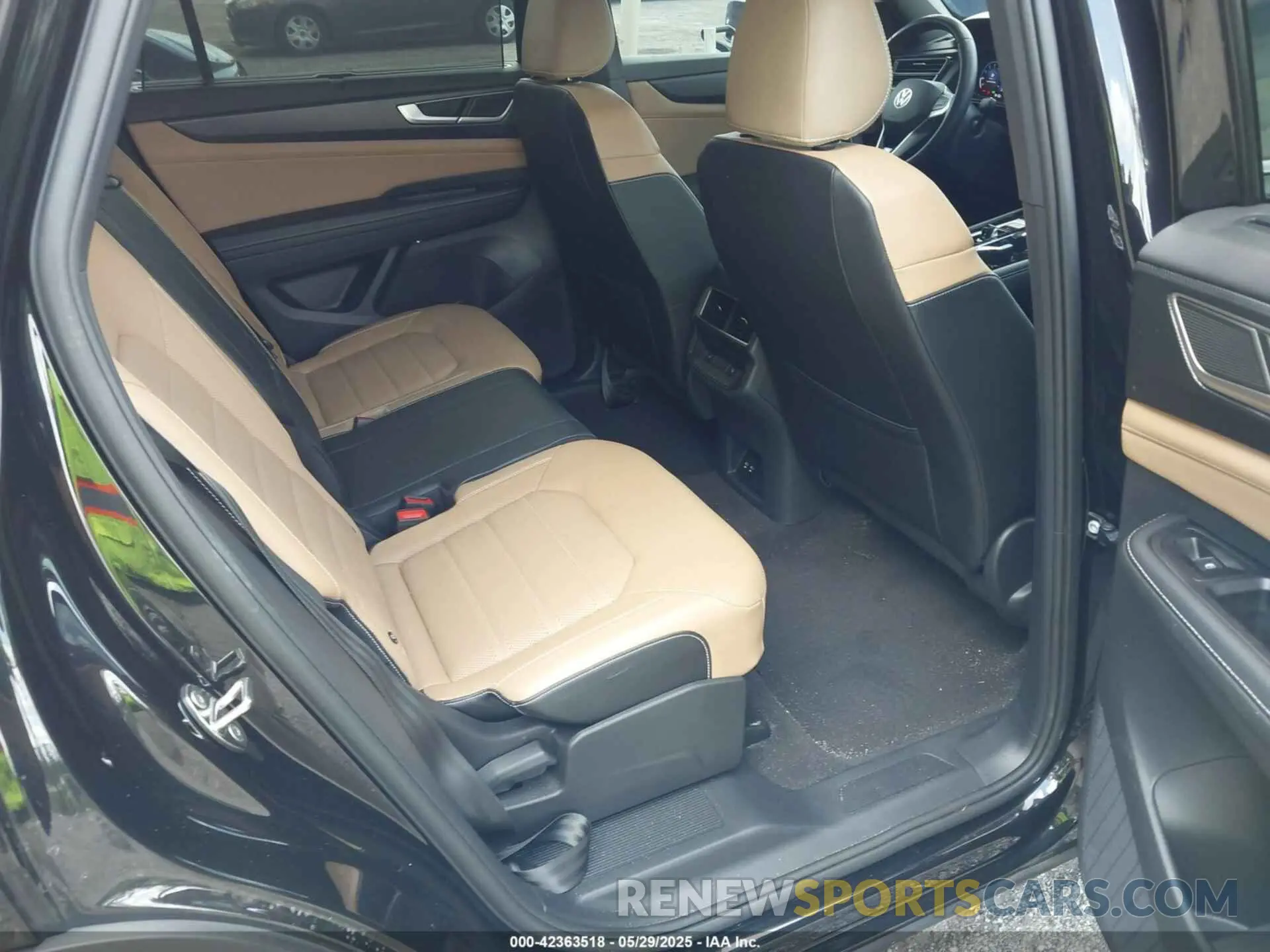 8 Photograph of a damaged car 1V2AE2CA6RC251895 VOLKSWAGEN ATLAS CROSS SPORT 2024
