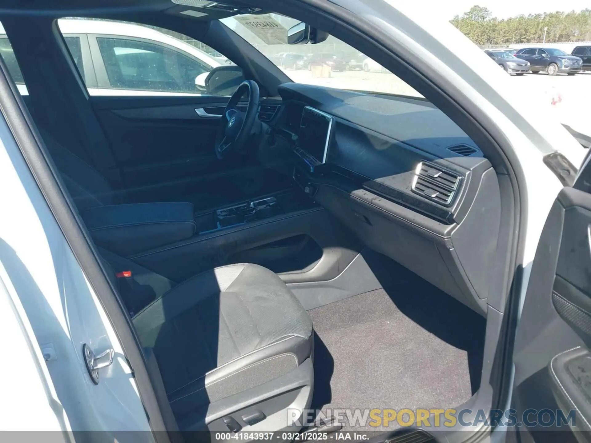 5 Photograph of a damaged car 1V2AE2CAXRC216700 VOLKSWAGEN ATLAS CROSS SPORT 2024