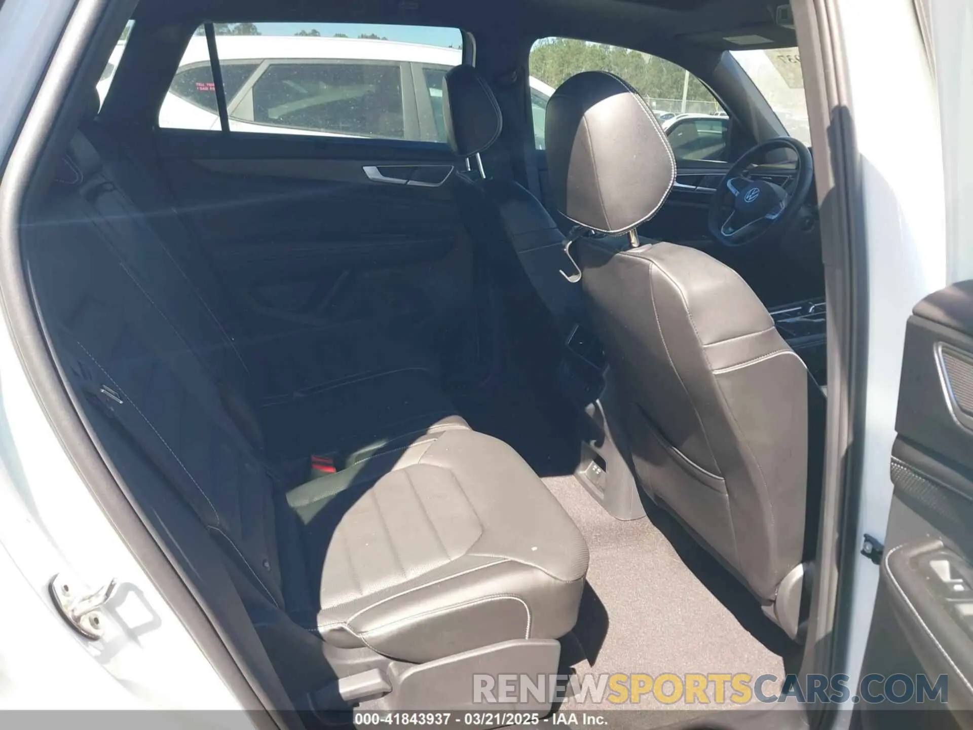 8 Photograph of a damaged car 1V2AE2CAXRC216700 VOLKSWAGEN ATLAS CROSS SPORT 2024