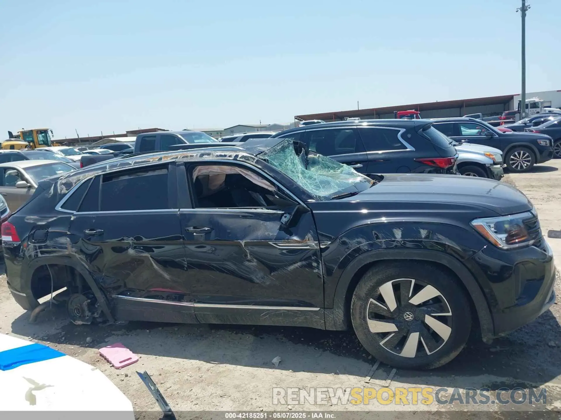 12 Photograph of a damaged car 1V2BE2CA3RC233021 VOLKSWAGEN ATLAS CROSS SPORT 2024