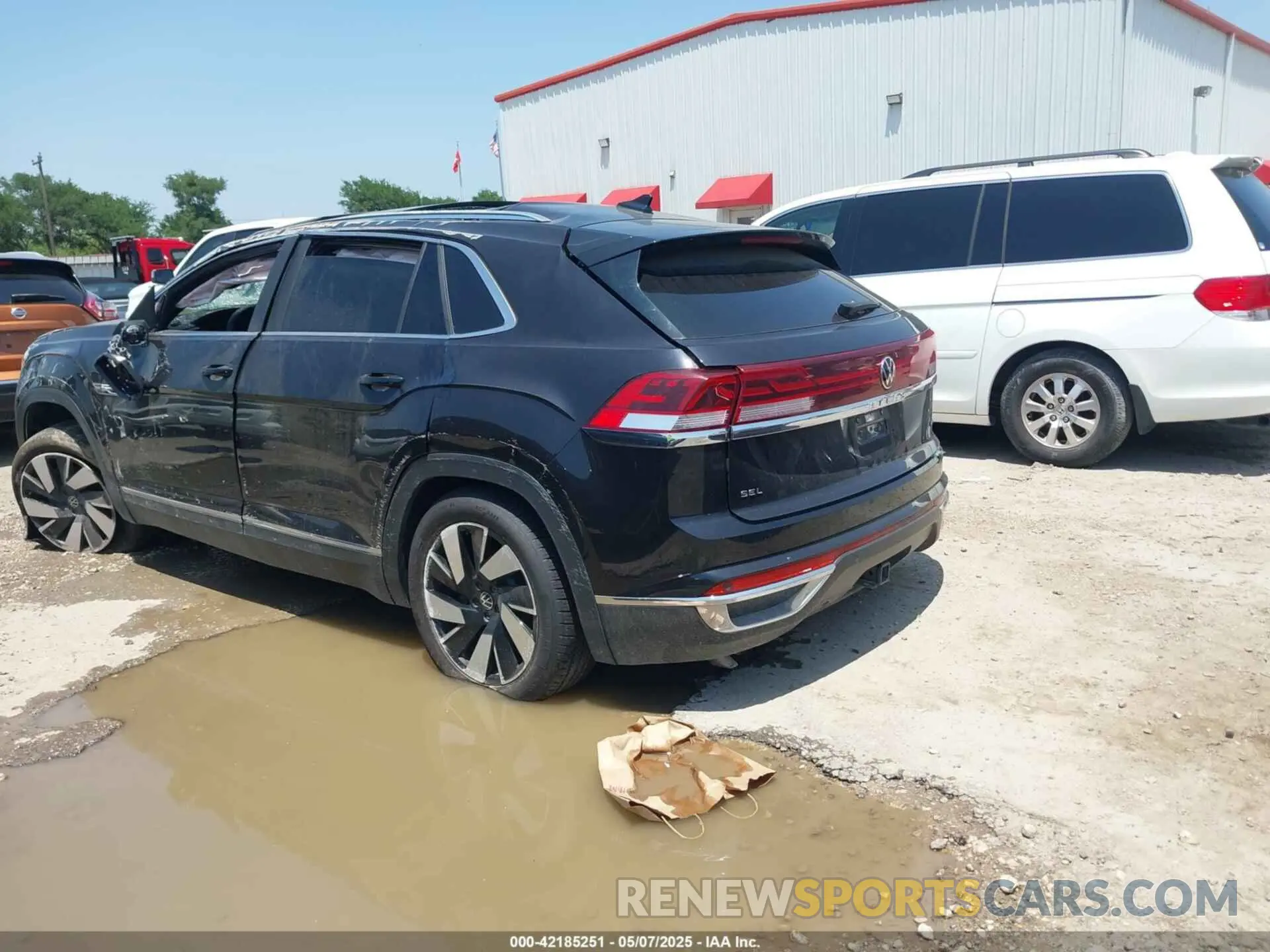 3 Photograph of a damaged car 1V2BE2CA3RC233021 VOLKSWAGEN ATLAS CROSS SPORT 2024