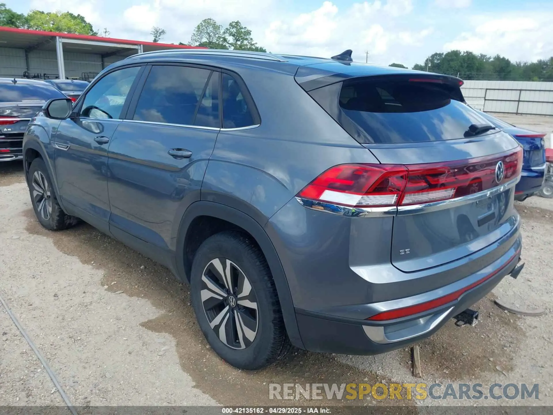 3 Photograph of a damaged car 1V2DE2CAXRC245627 VOLKSWAGEN ATLAS CROSS SPORT 2024