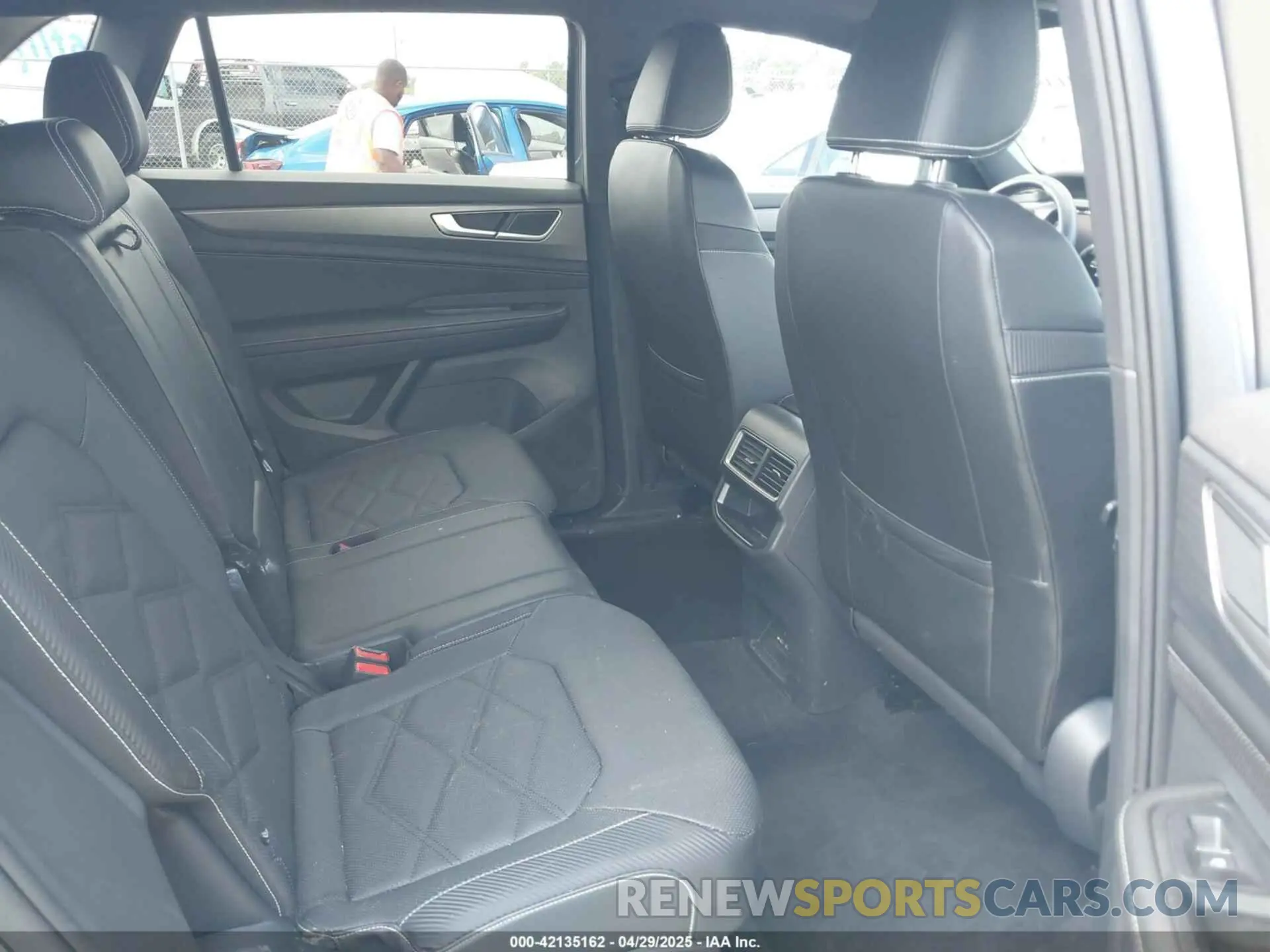 8 Photograph of a damaged car 1V2DE2CAXRC245627 VOLKSWAGEN ATLAS CROSS SPORT 2024