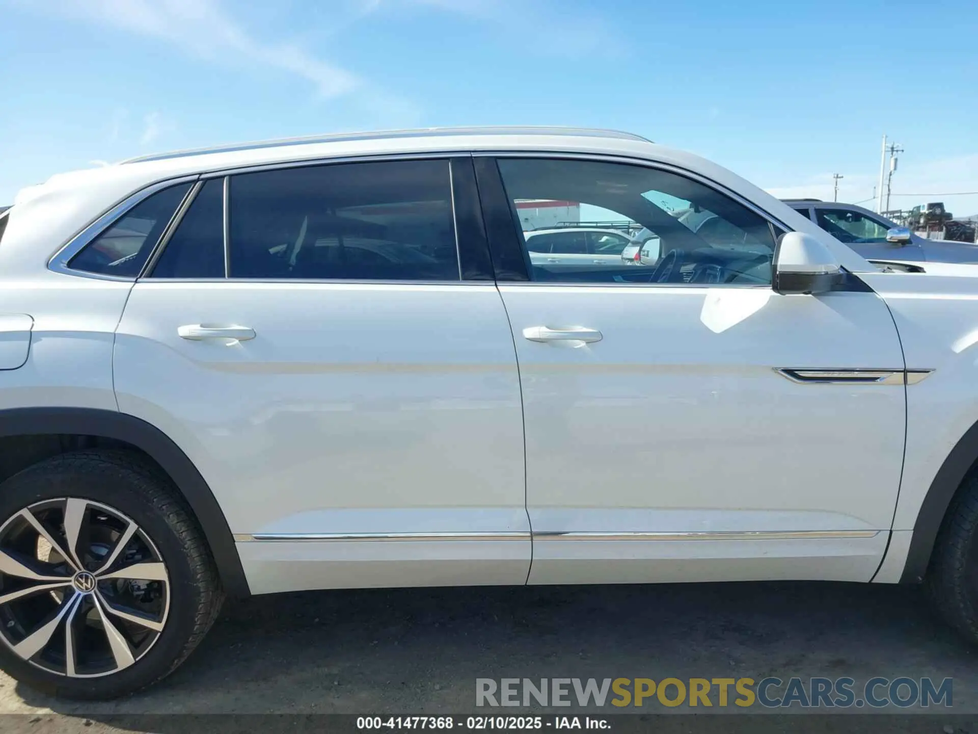 14 Photograph of a damaged car 1V2FE2CA0RC219868 VOLKSWAGEN ATLAS CROSS SPORT 2024