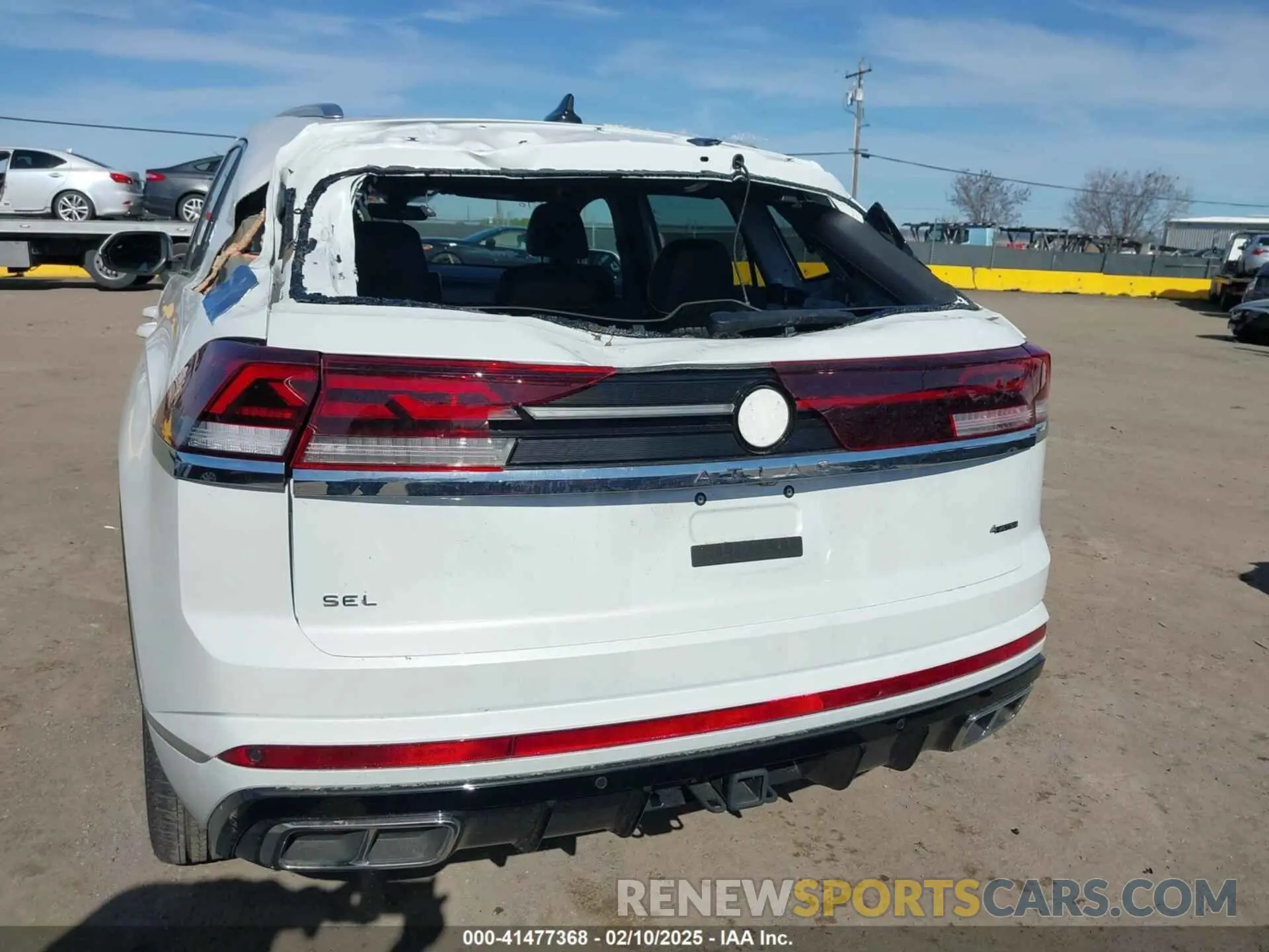 17 Photograph of a damaged car 1V2FE2CA0RC219868 VOLKSWAGEN ATLAS CROSS SPORT 2024