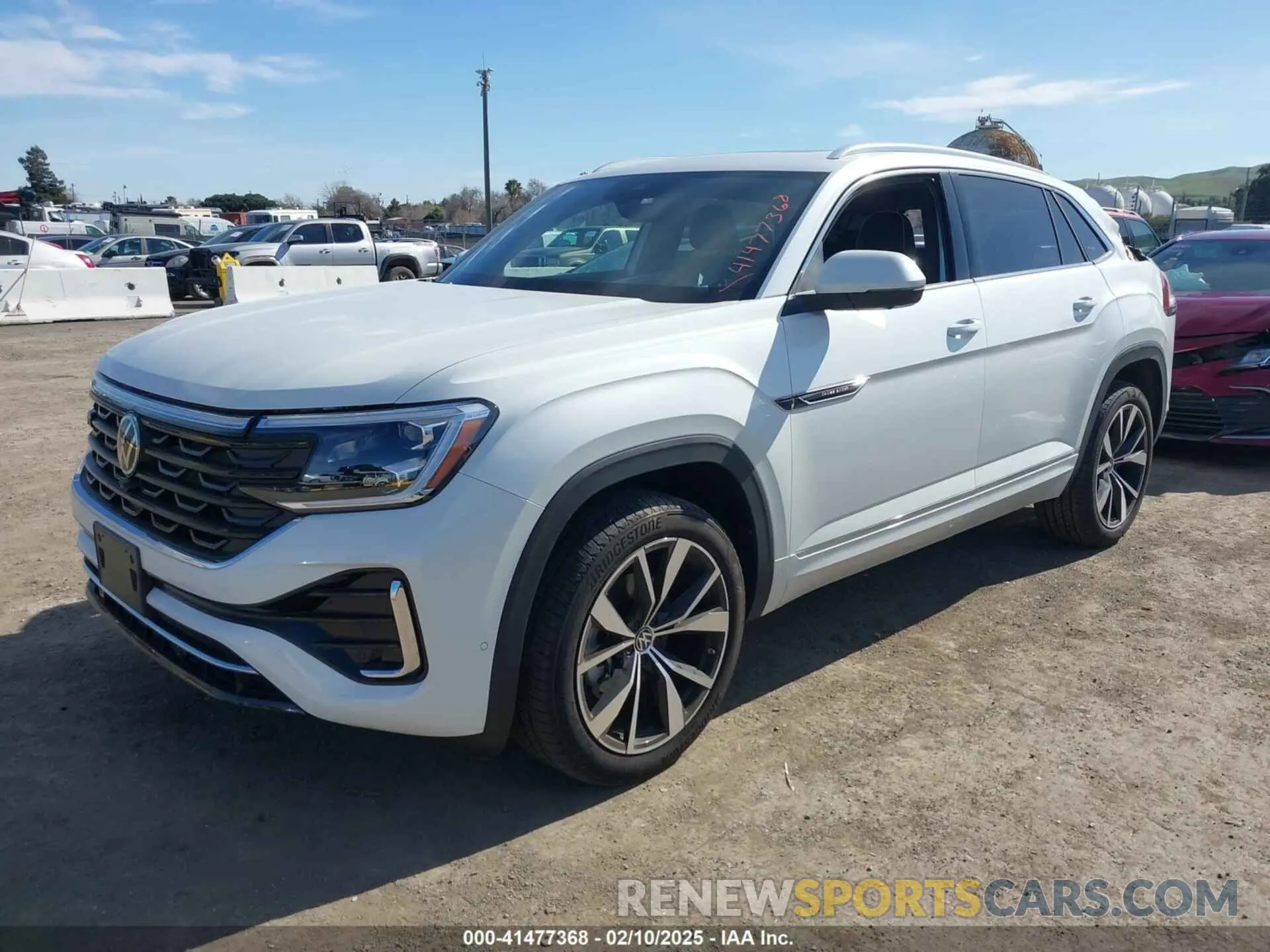 2 Photograph of a damaged car 1V2FE2CA0RC219868 VOLKSWAGEN ATLAS CROSS SPORT 2024