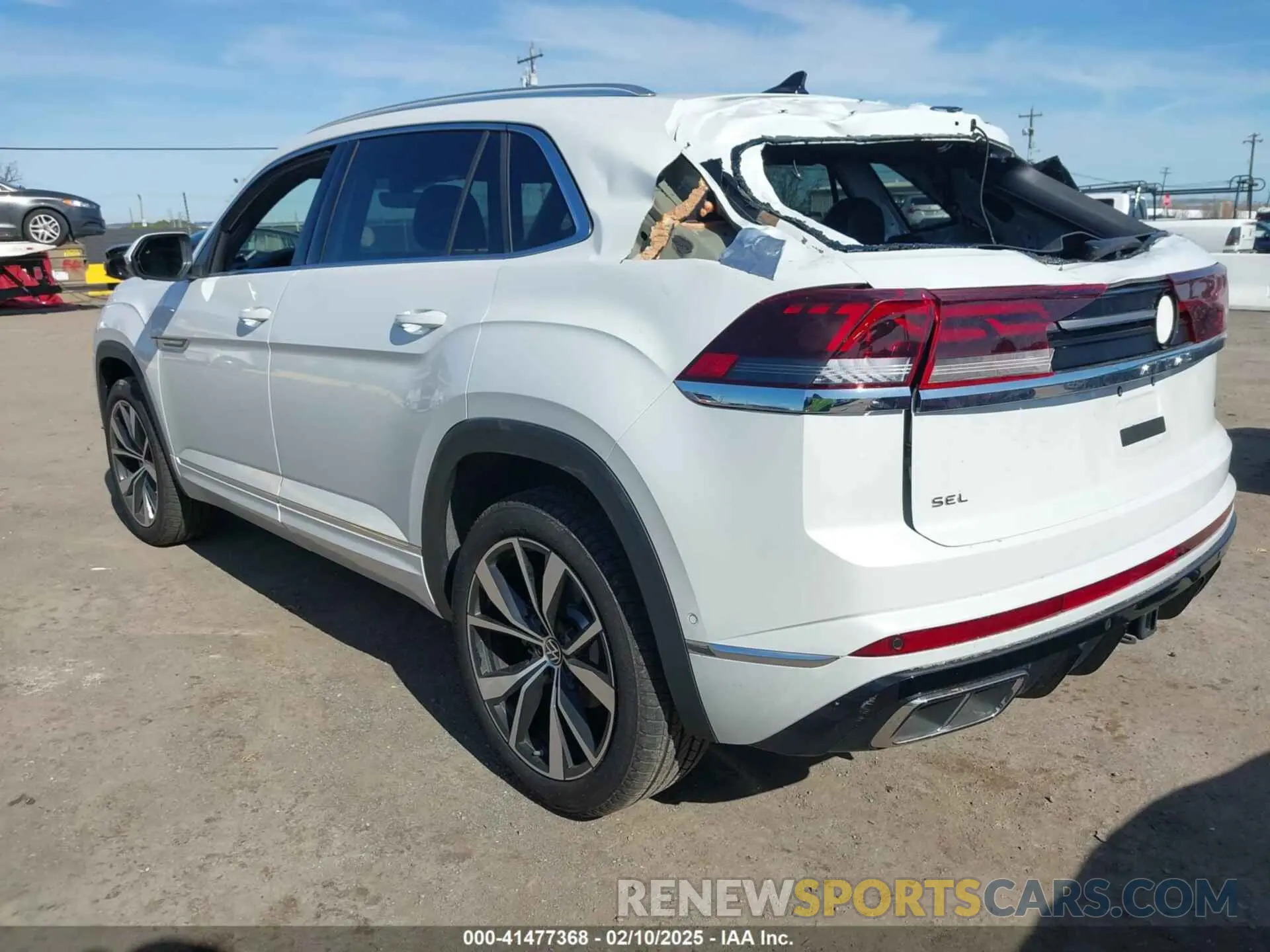 3 Photograph of a damaged car 1V2FE2CA0RC219868 VOLKSWAGEN ATLAS CROSS SPORT 2024