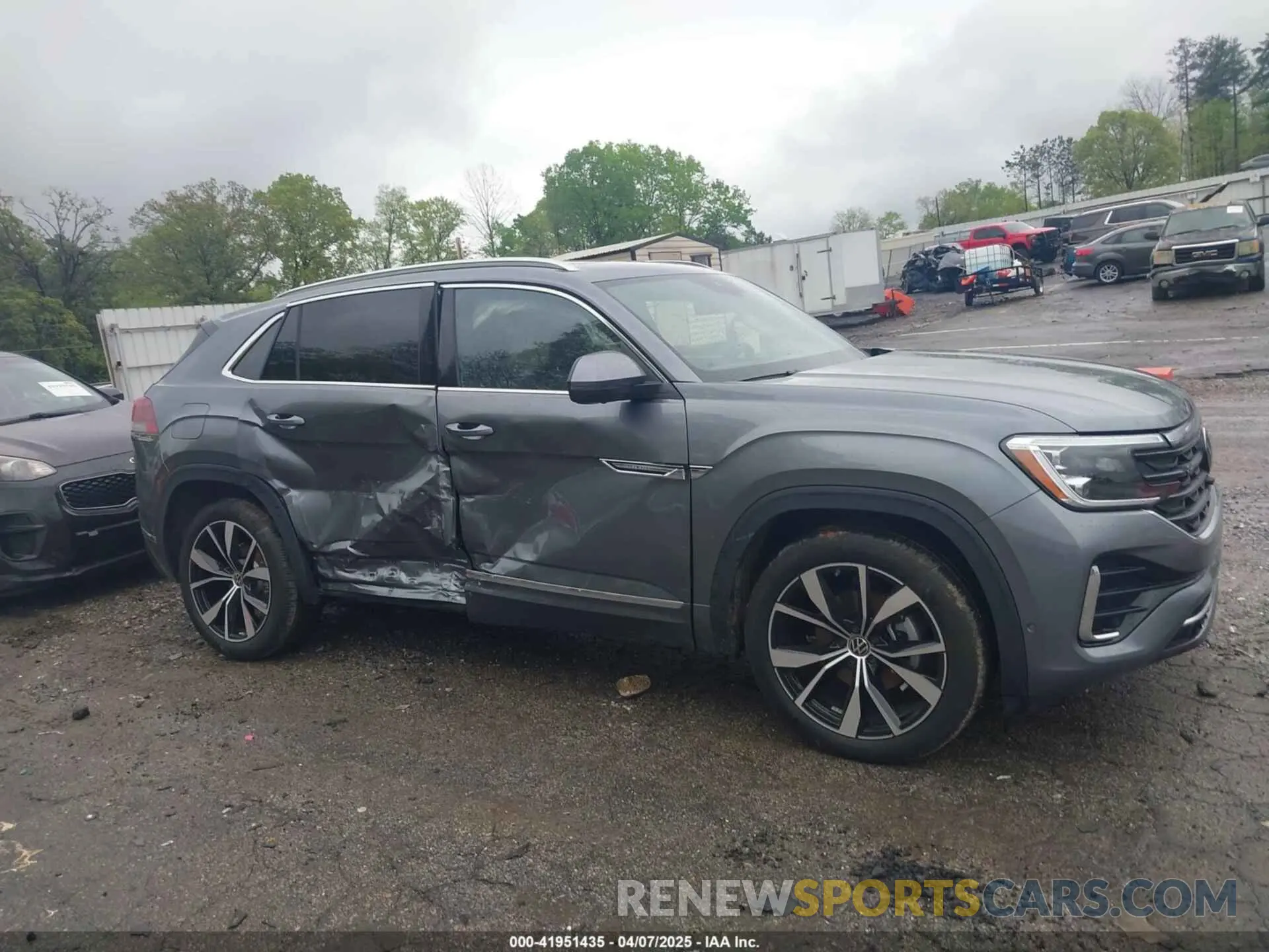 13 Photograph of a damaged car 1V2FE2CA0RC253583 VOLKSWAGEN ATLAS CROSS SPORT 2024