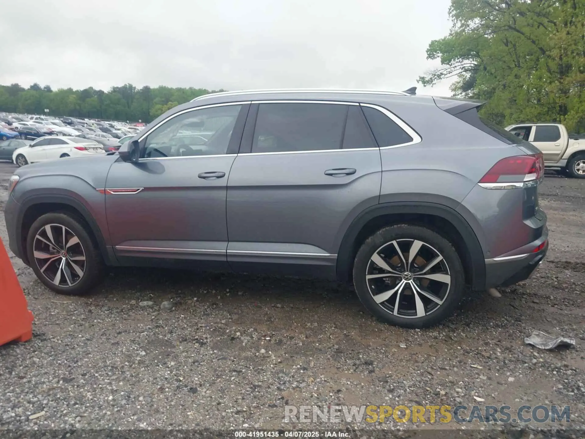 14 Photograph of a damaged car 1V2FE2CA0RC253583 VOLKSWAGEN ATLAS CROSS SPORT 2024