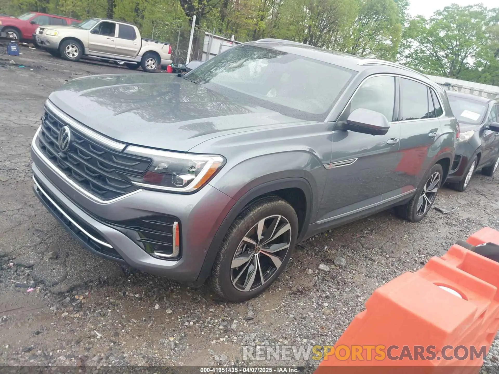 2 Photograph of a damaged car 1V2FE2CA0RC253583 VOLKSWAGEN ATLAS CROSS SPORT 2024