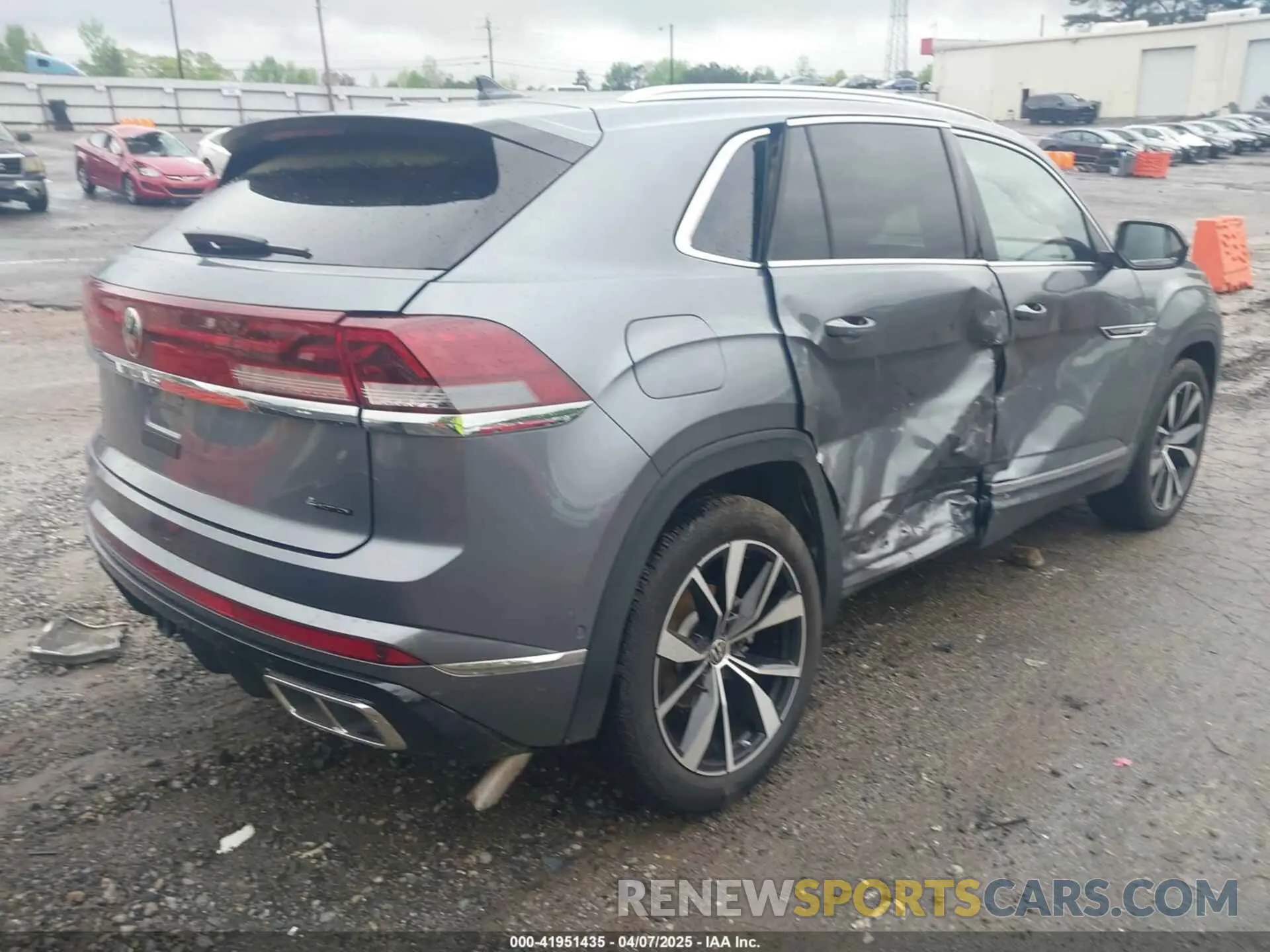 4 Photograph of a damaged car 1V2FE2CA0RC253583 VOLKSWAGEN ATLAS CROSS SPORT 2024