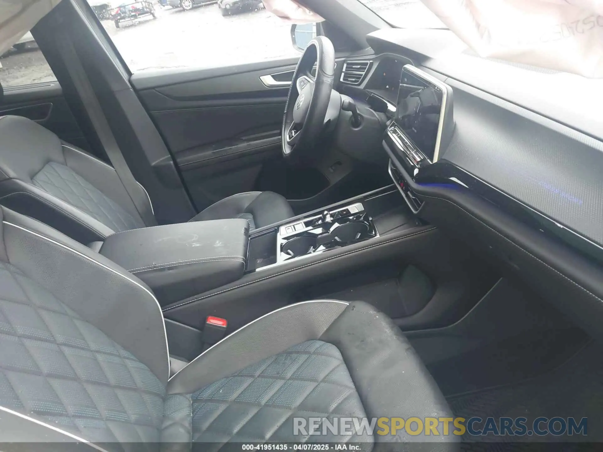 5 Photograph of a damaged car 1V2FE2CA0RC253583 VOLKSWAGEN ATLAS CROSS SPORT 2024