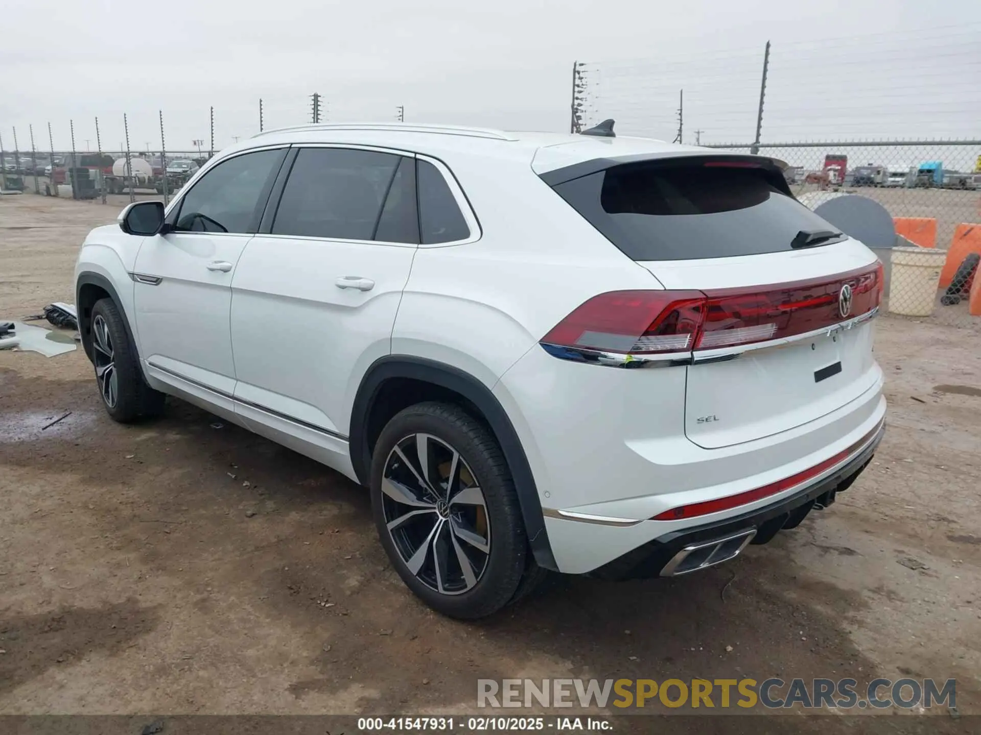 3 Photograph of a damaged car 1V2FE2CA2RC224327 VOLKSWAGEN ATLAS CROSS SPORT 2024
