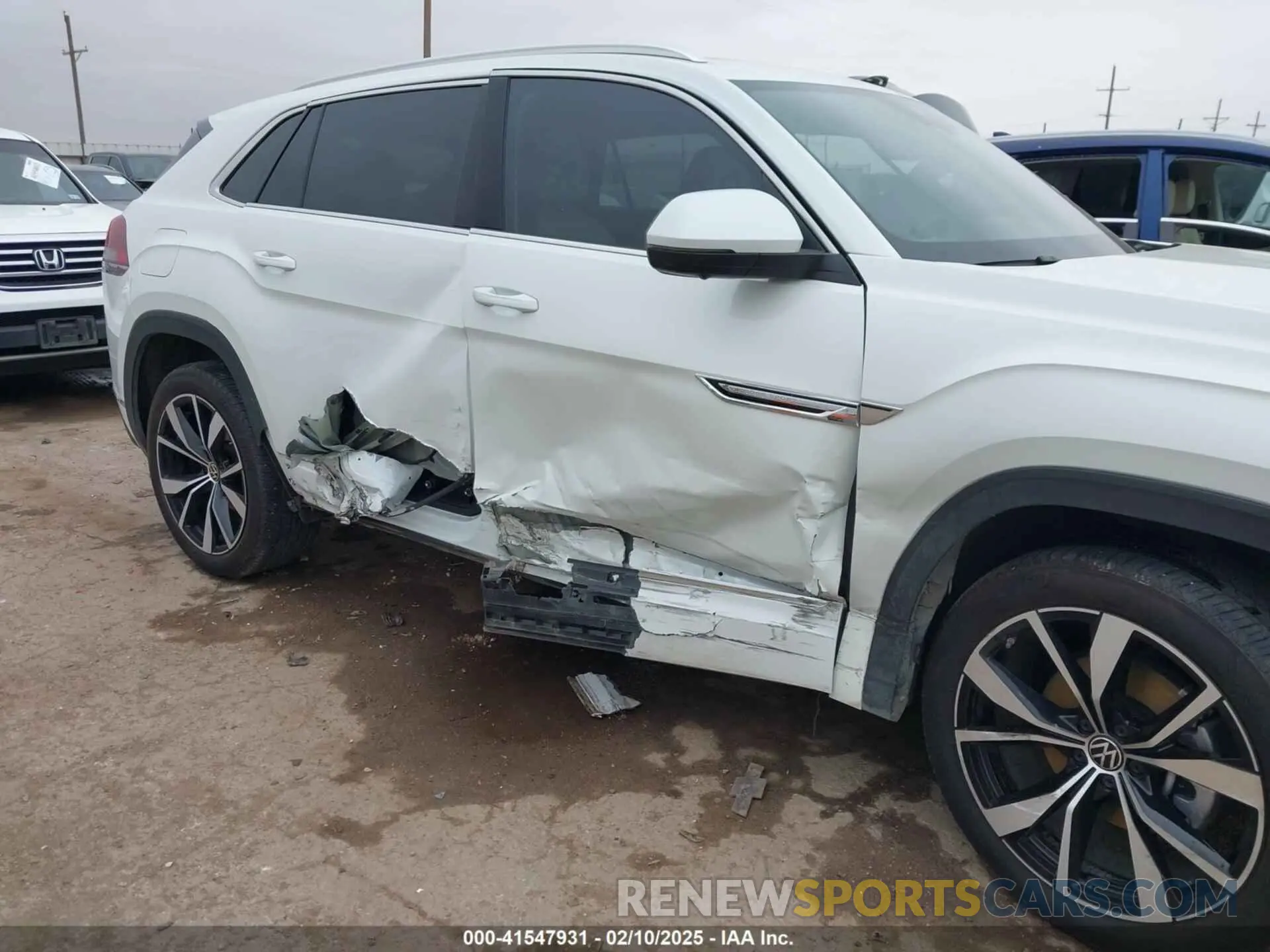 6 Photograph of a damaged car 1V2FE2CA2RC224327 VOLKSWAGEN ATLAS CROSS SPORT 2024