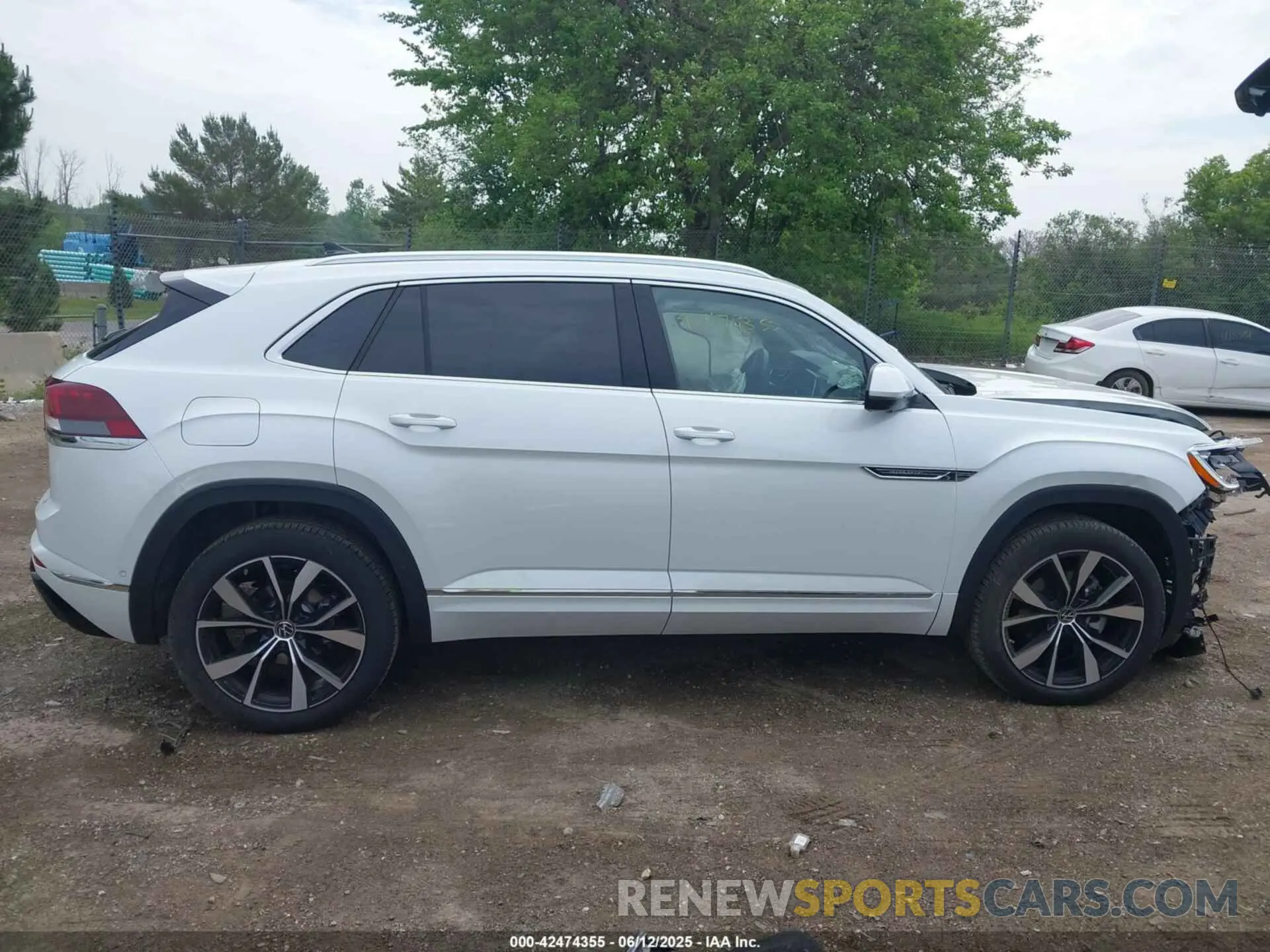 14 Photograph of a damaged car 1V2FE2CA2RC259689 VOLKSWAGEN ATLAS CROSS SPORT 2024