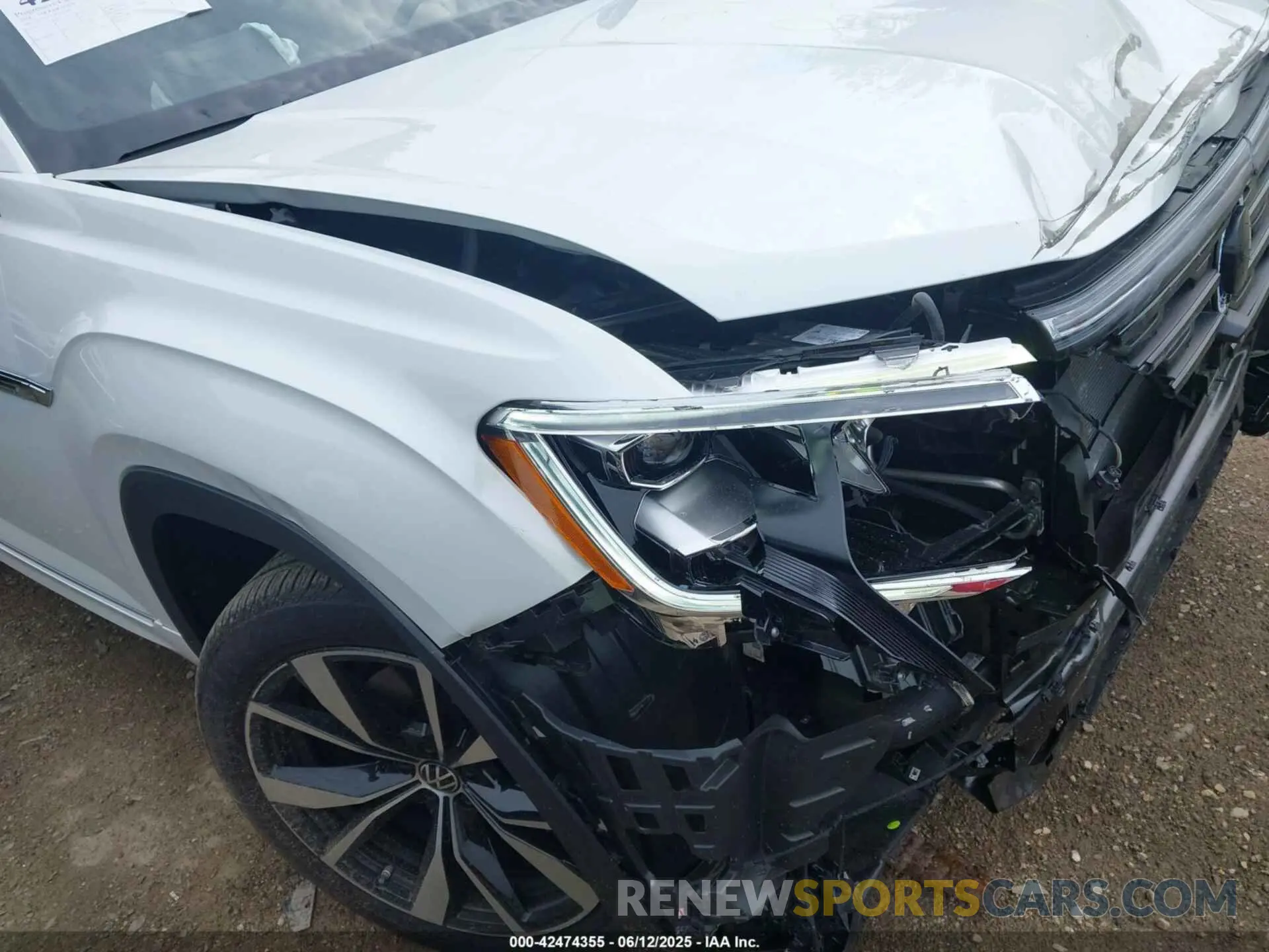 19 Photograph of a damaged car 1V2FE2CA2RC259689 VOLKSWAGEN ATLAS CROSS SPORT 2024