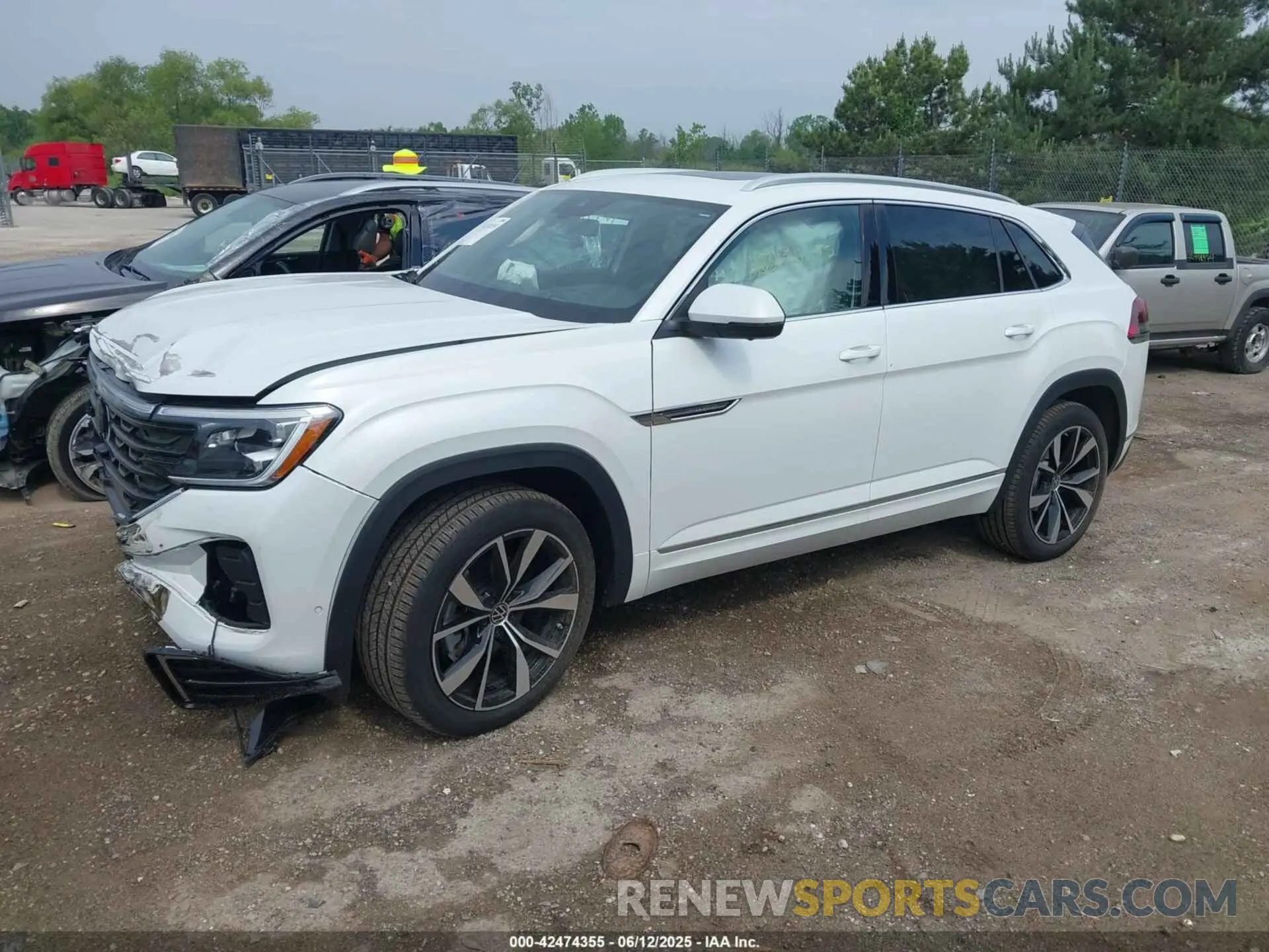 2 Photograph of a damaged car 1V2FE2CA2RC259689 VOLKSWAGEN ATLAS CROSS SPORT 2024