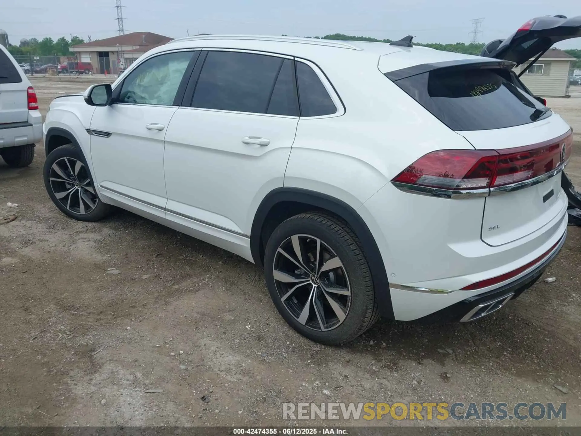 3 Photograph of a damaged car 1V2FE2CA2RC259689 VOLKSWAGEN ATLAS CROSS SPORT 2024