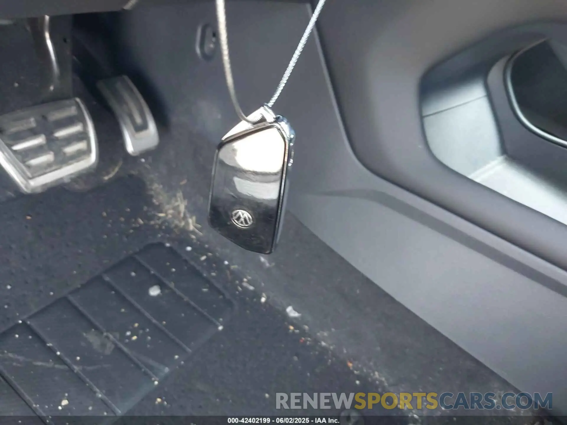 11 Photograph of a damaged car 1V2FE2CA5RC204802 VOLKSWAGEN ATLAS CROSS SPORT 2024