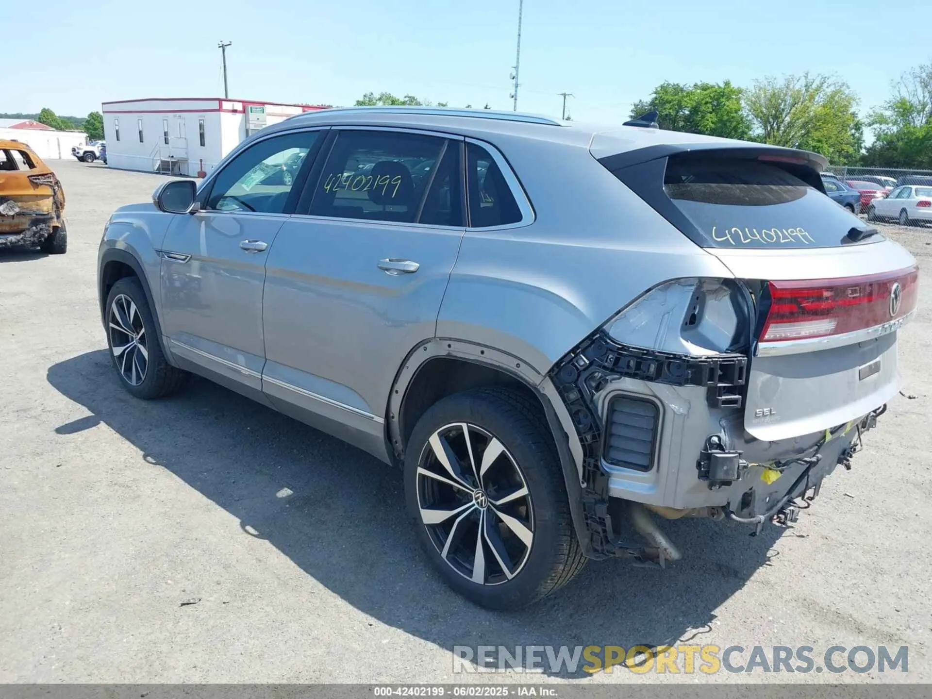 3 Photograph of a damaged car 1V2FE2CA5RC204802 VOLKSWAGEN ATLAS CROSS SPORT 2024