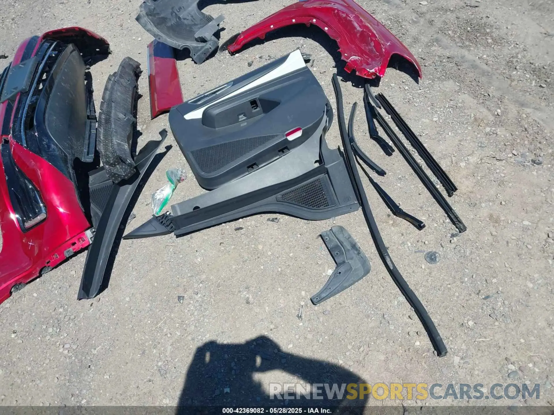 18 Photograph of a damaged car 1V2FE2CA6RC259193 VOLKSWAGEN ATLAS CROSS SPORT 2024