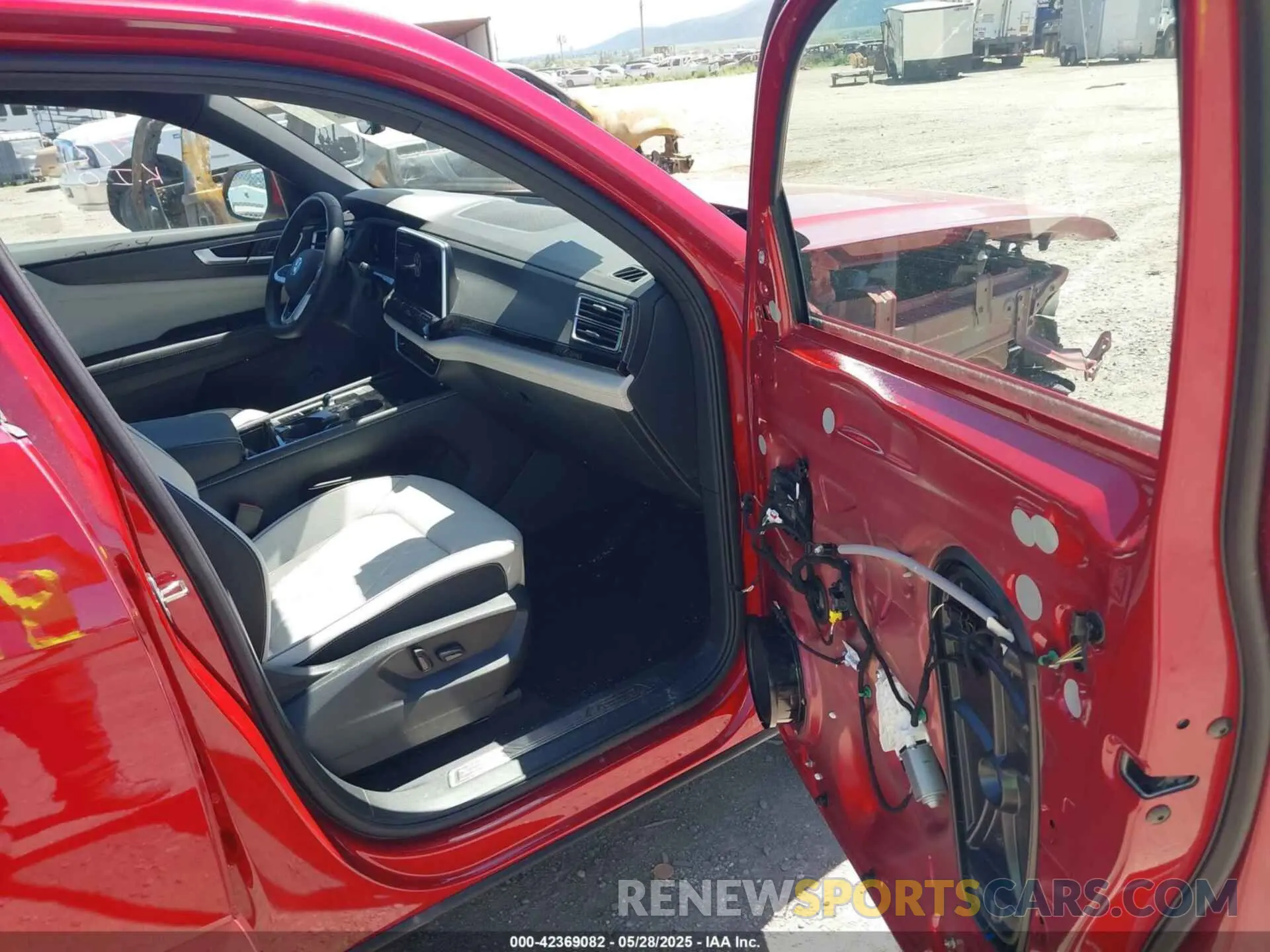 5 Photograph of a damaged car 1V2FE2CA6RC259193 VOLKSWAGEN ATLAS CROSS SPORT 2024