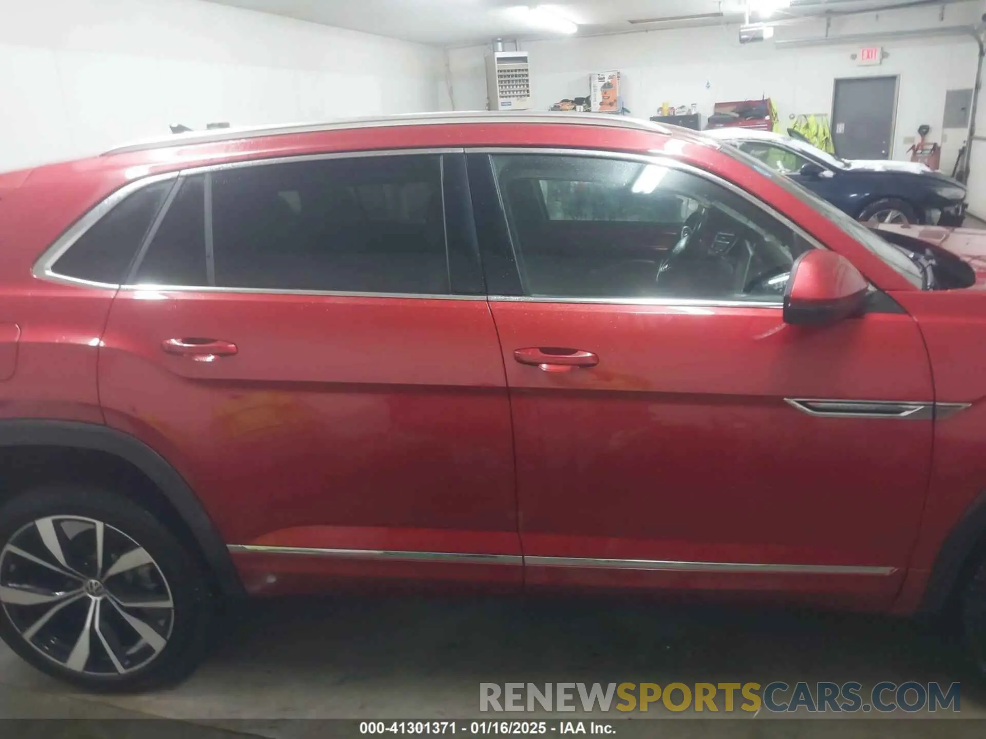 14 Photograph of a damaged car 1V2FE2CA8RC234019 VOLKSWAGEN ATLAS CROSS SPORT 2024