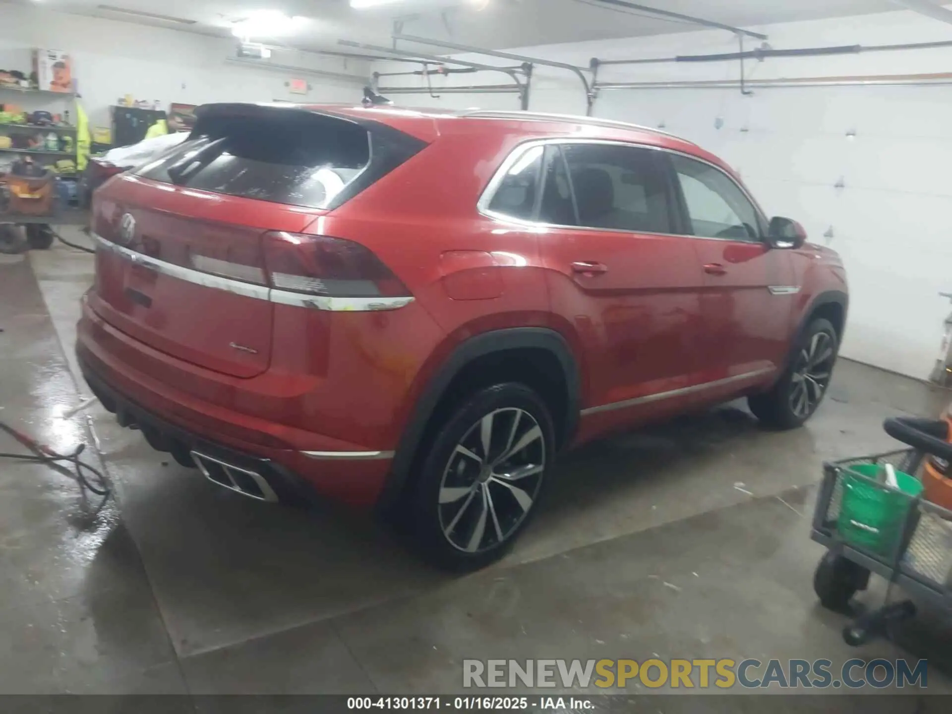 4 Photograph of a damaged car 1V2FE2CA8RC234019 VOLKSWAGEN ATLAS CROSS SPORT 2024