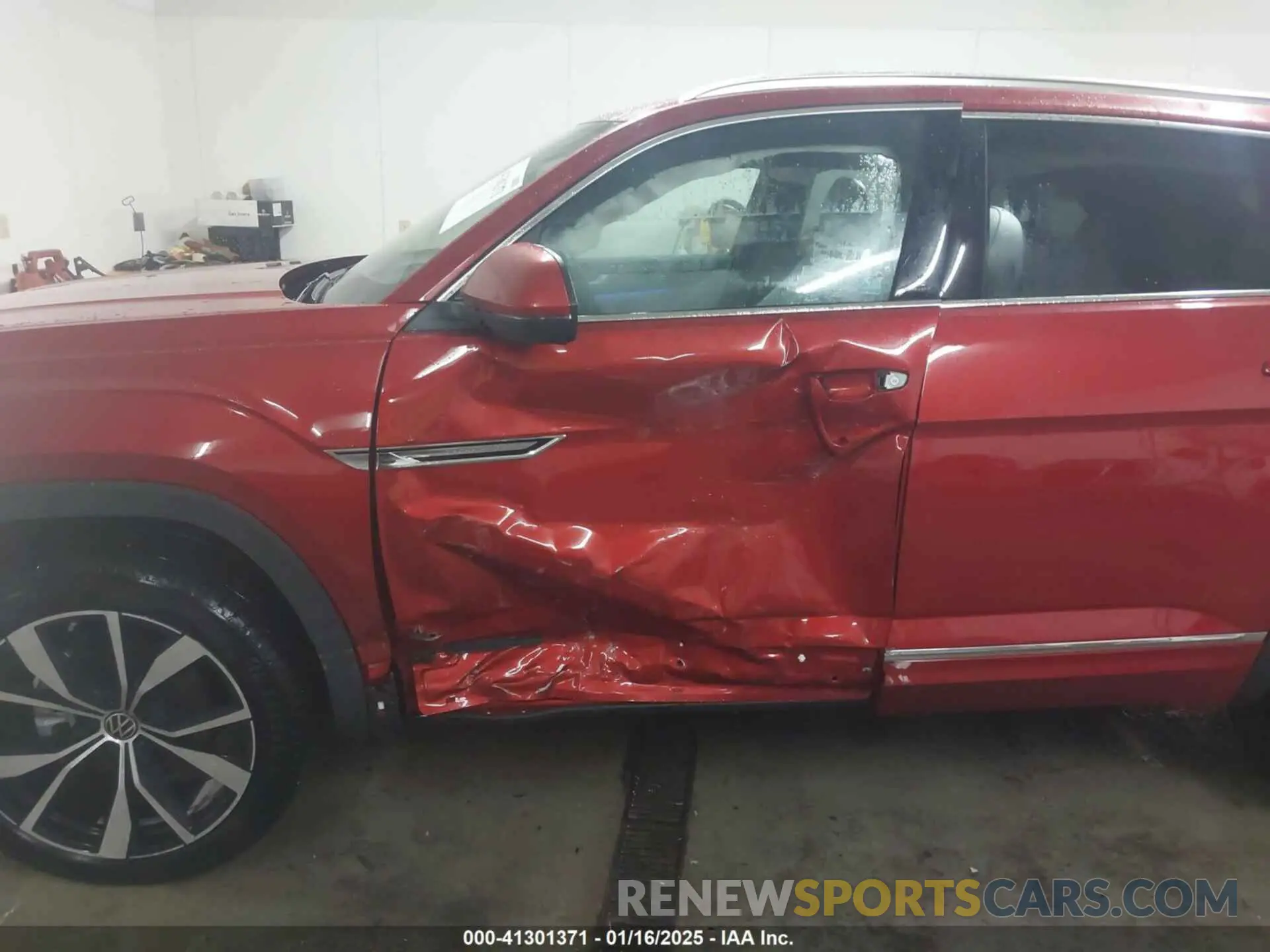 6 Photograph of a damaged car 1V2FE2CA8RC234019 VOLKSWAGEN ATLAS CROSS SPORT 2024