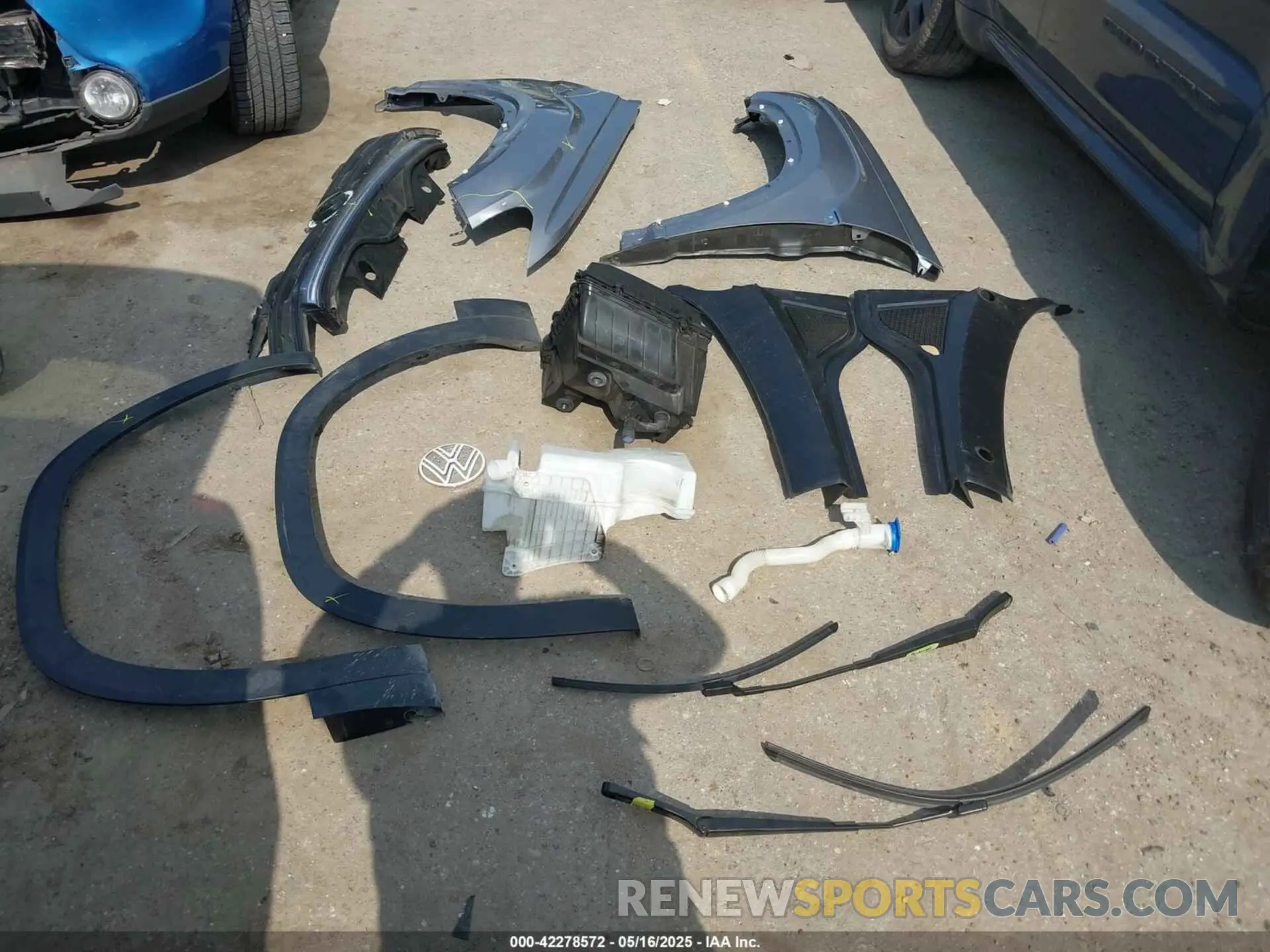 12 Photograph of a damaged car 1V2HE2CA5RC216070 VOLKSWAGEN ATLAS CROSS SPORT 2024