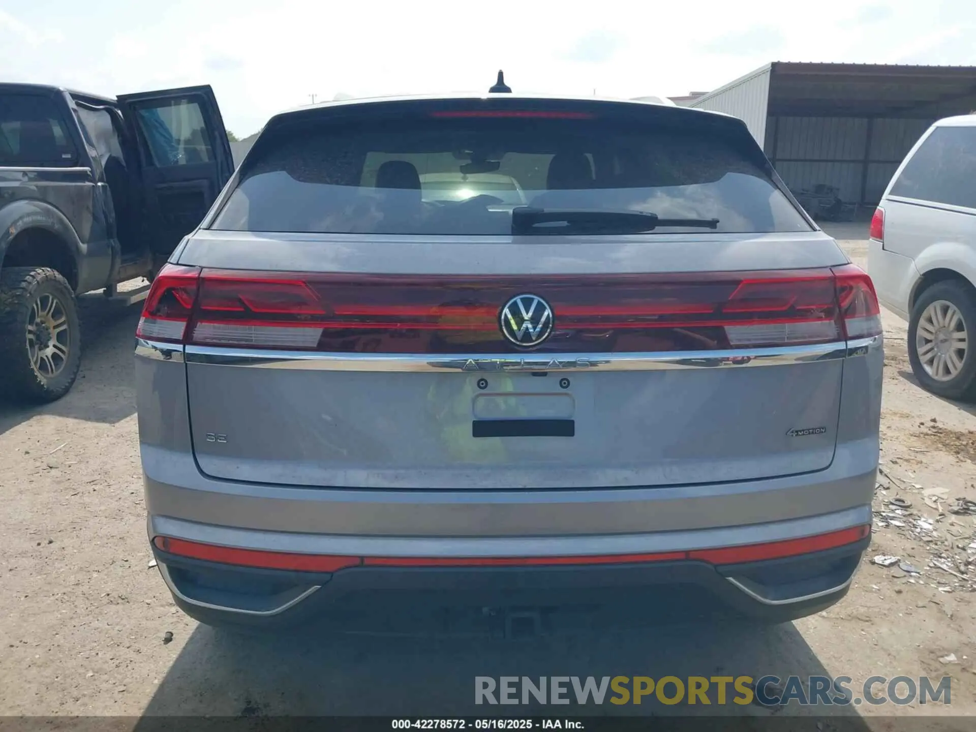17 Photograph of a damaged car 1V2HE2CA5RC216070 VOLKSWAGEN ATLAS CROSS SPORT 2024