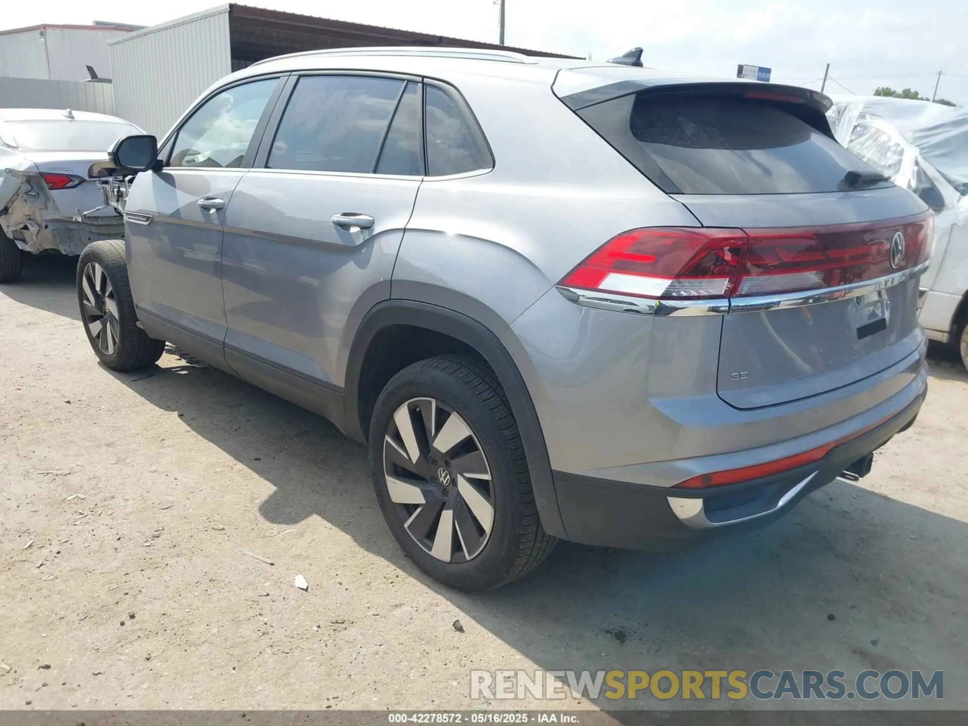 3 Photograph of a damaged car 1V2HE2CA5RC216070 VOLKSWAGEN ATLAS CROSS SPORT 2024