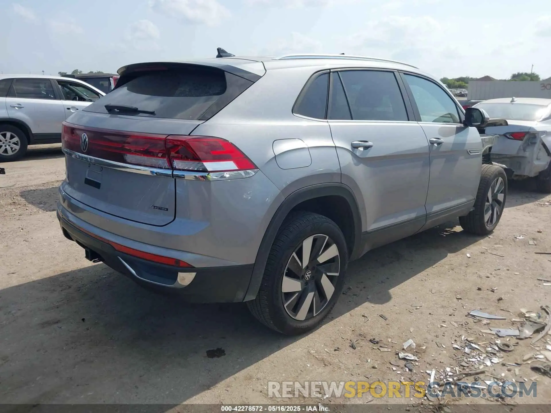 4 Photograph of a damaged car 1V2HE2CA5RC216070 VOLKSWAGEN ATLAS CROSS SPORT 2024