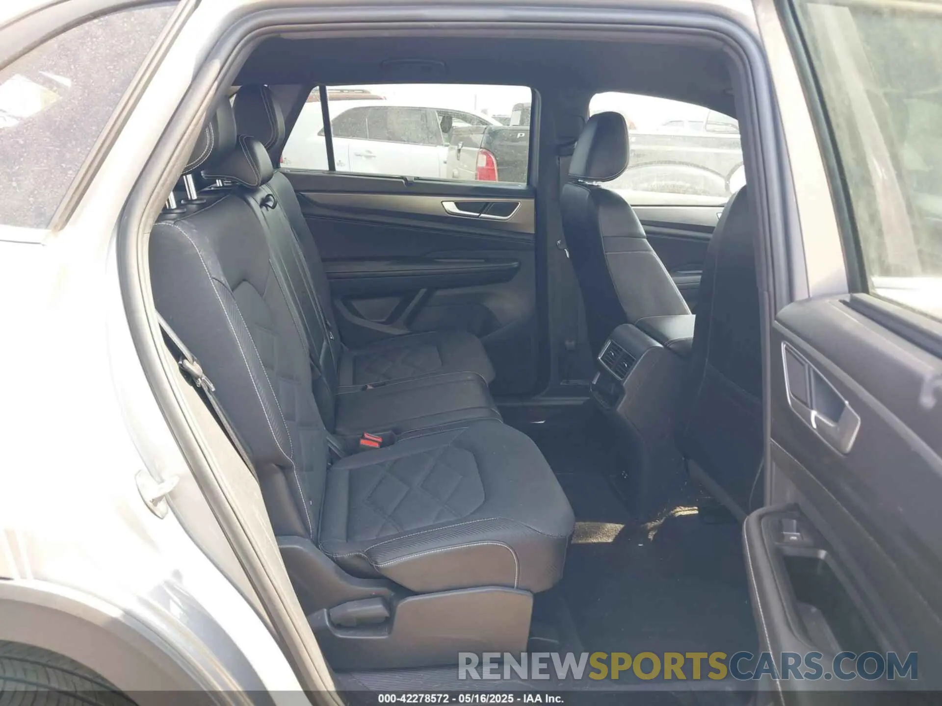 8 Photograph of a damaged car 1V2HE2CA5RC216070 VOLKSWAGEN ATLAS CROSS SPORT 2024
