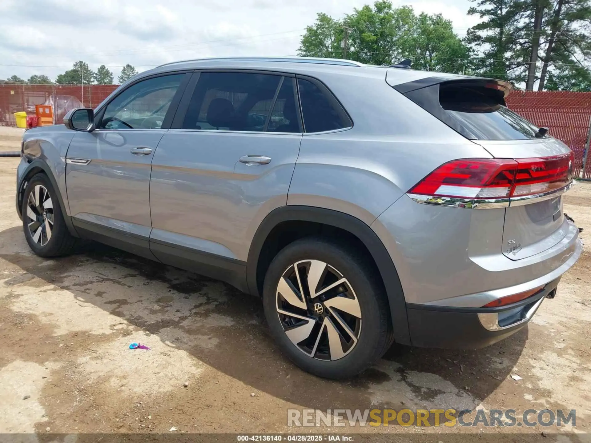 3 Photograph of a damaged car 1V2HE2CA9RC204293 VOLKSWAGEN ATLAS CROSS SPORT 2024