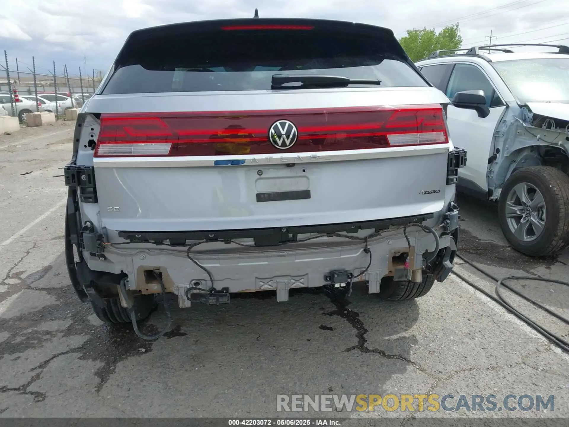 12 Photograph of a damaged car 1V2HE2CA9RC235656 VOLKSWAGEN ATLAS CROSS SPORT 2024