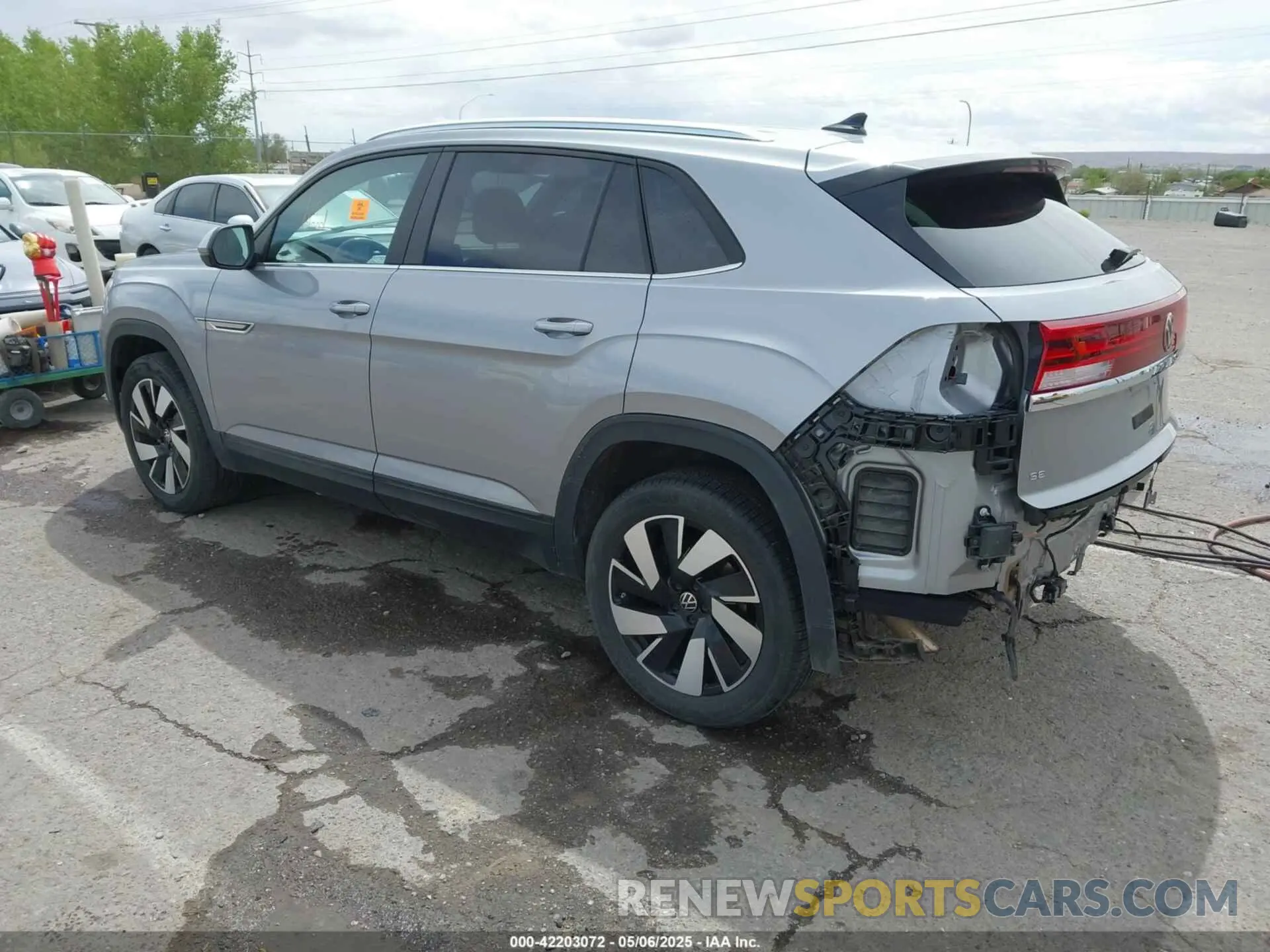 3 Photograph of a damaged car 1V2HE2CA9RC235656 VOLKSWAGEN ATLAS CROSS SPORT 2024
