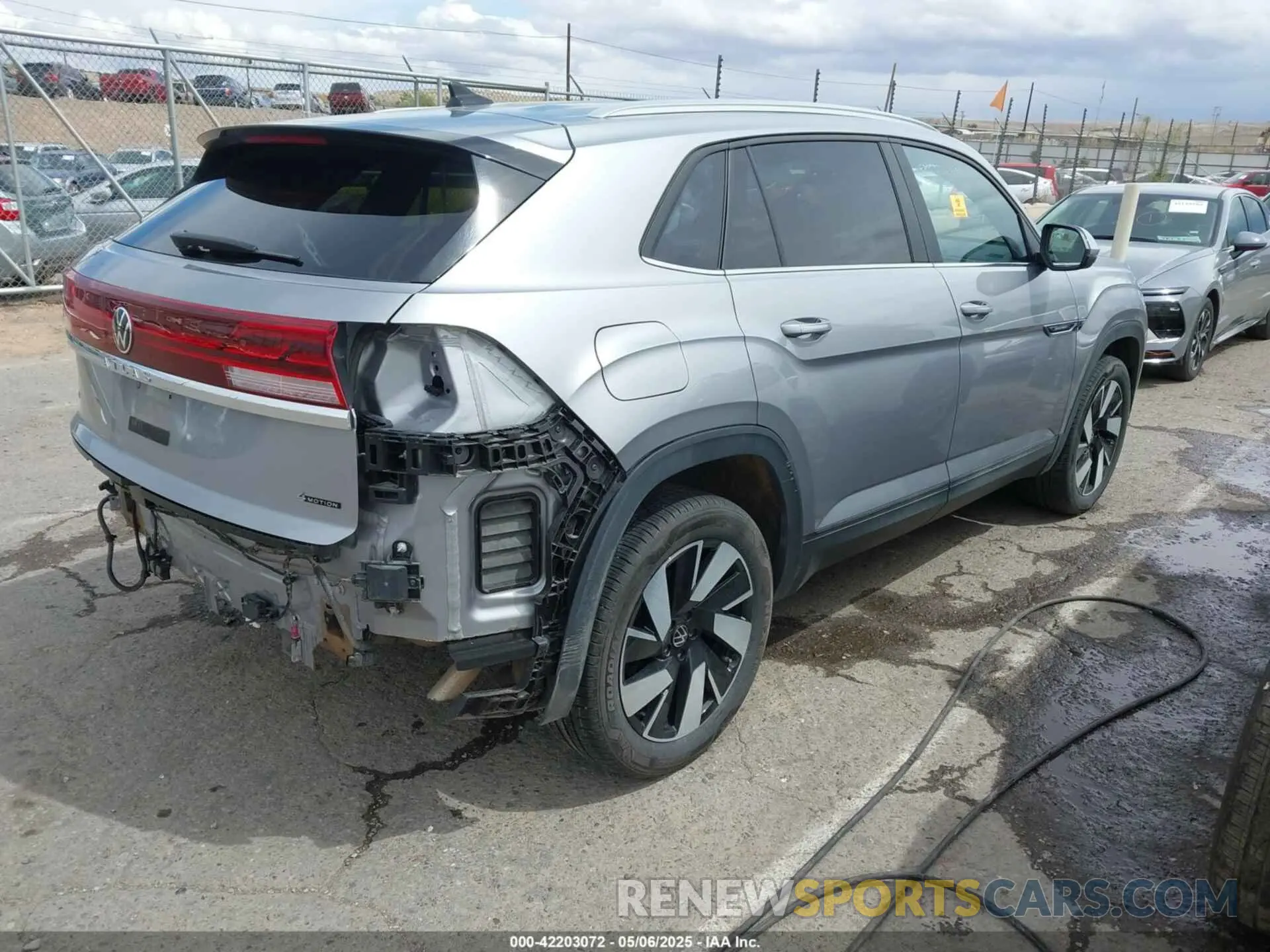 4 Photograph of a damaged car 1V2HE2CA9RC235656 VOLKSWAGEN ATLAS CROSS SPORT 2024