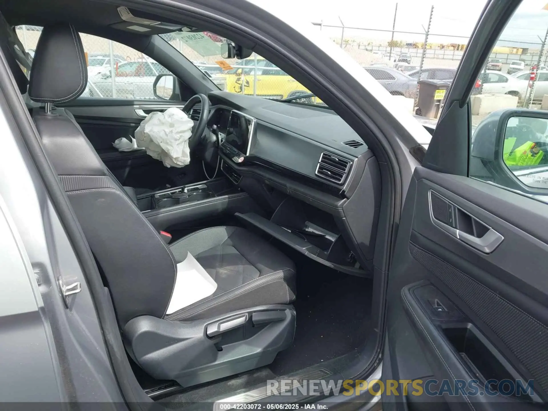 5 Photograph of a damaged car 1V2HE2CA9RC235656 VOLKSWAGEN ATLAS CROSS SPORT 2024