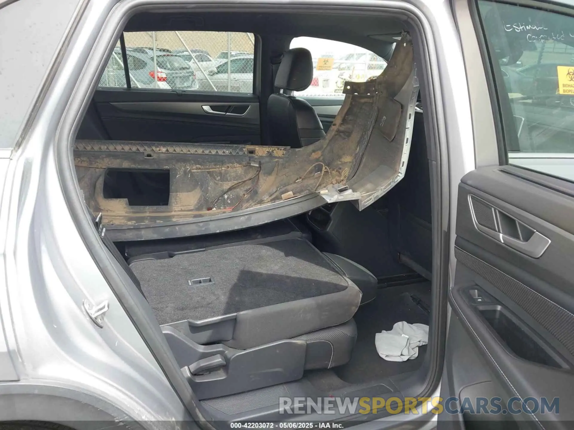 8 Photograph of a damaged car 1V2HE2CA9RC235656 VOLKSWAGEN ATLAS CROSS SPORT 2024