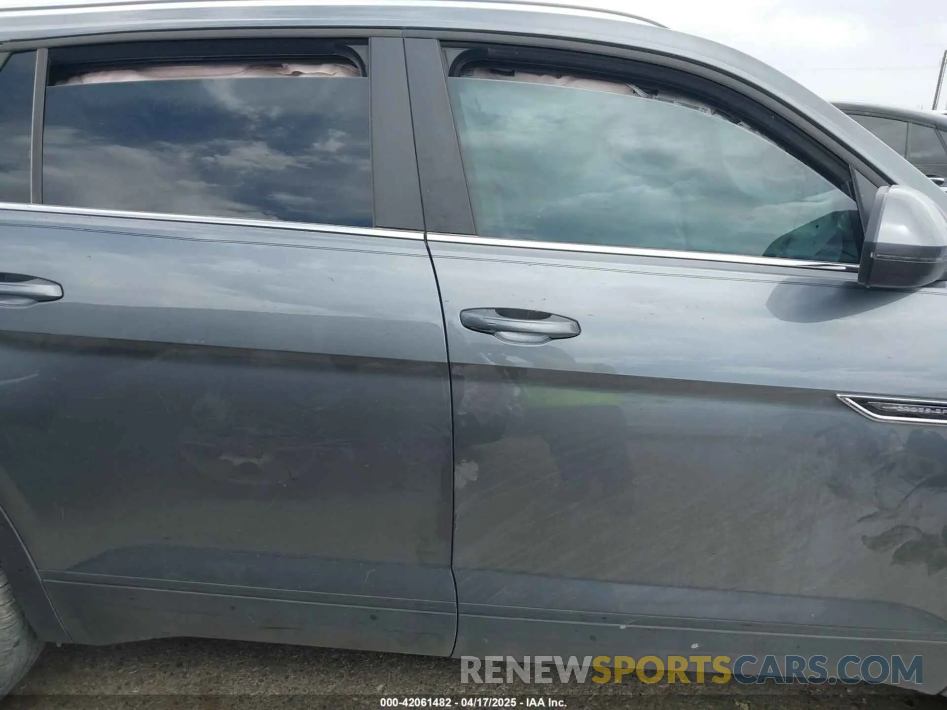 14 Photograph of a damaged car 1V2JE2CA1RC252078 VOLKSWAGEN ATLAS CROSS SPORT 2024