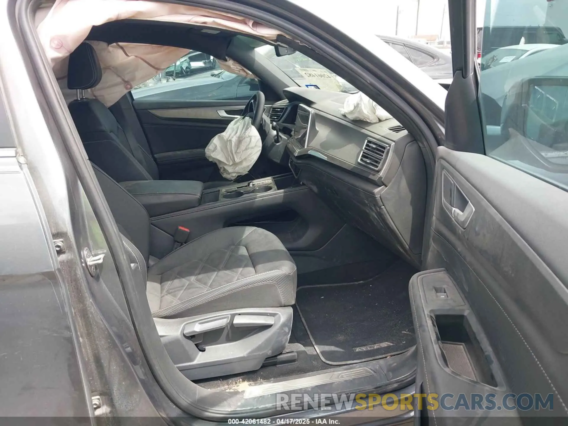 5 Photograph of a damaged car 1V2JE2CA1RC252078 VOLKSWAGEN ATLAS CROSS SPORT 2024