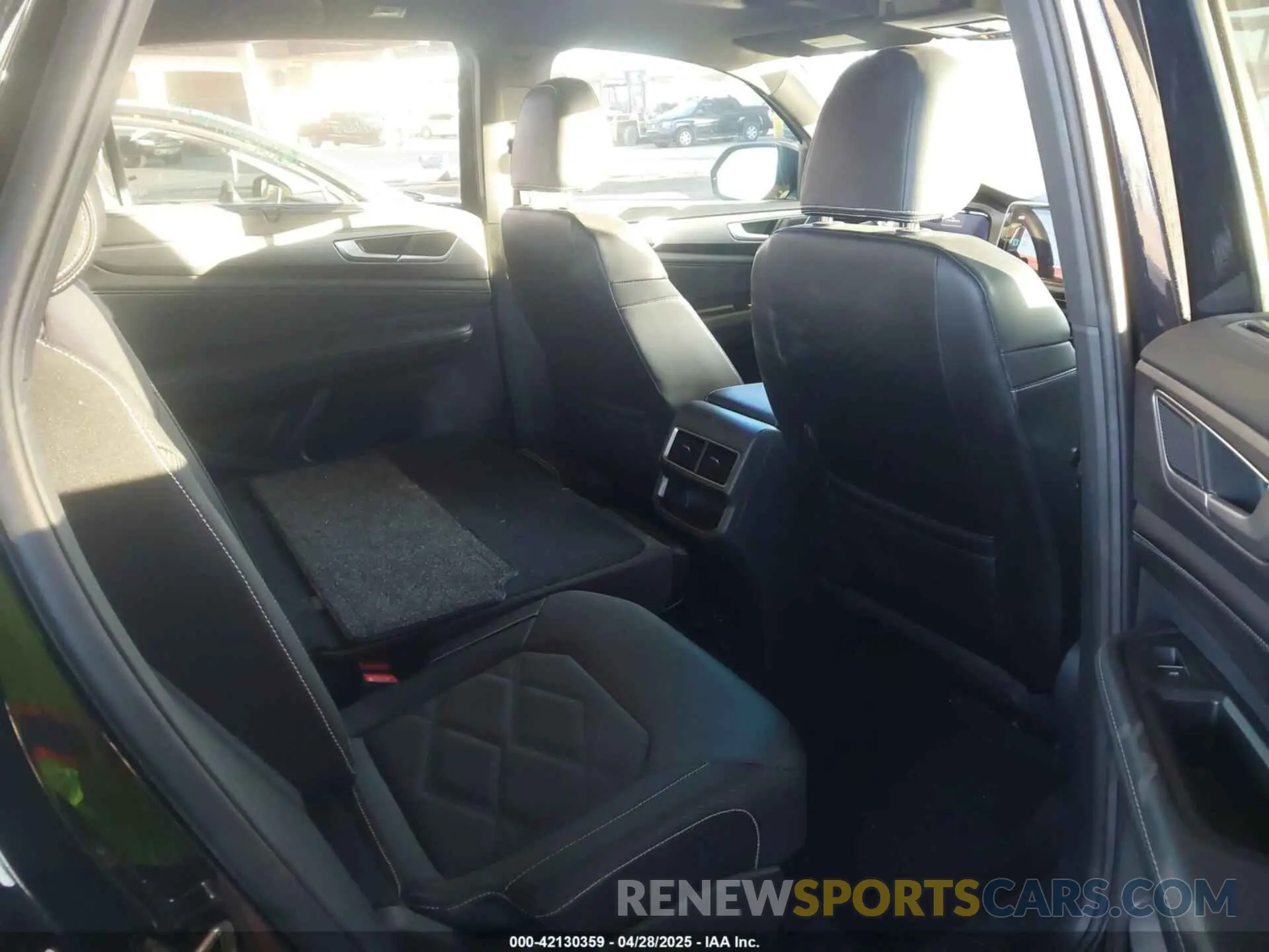 8 Photograph of a damaged car 1V2JE2CA3RC230888 VOLKSWAGEN ATLAS CROSS SPORT 2024