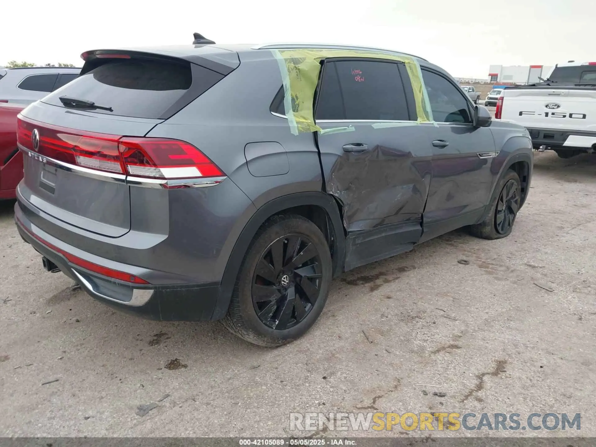 4 Photograph of a damaged car 1V2JE2CA4RC248607 VOLKSWAGEN ATLAS CROSS SPORT 2024