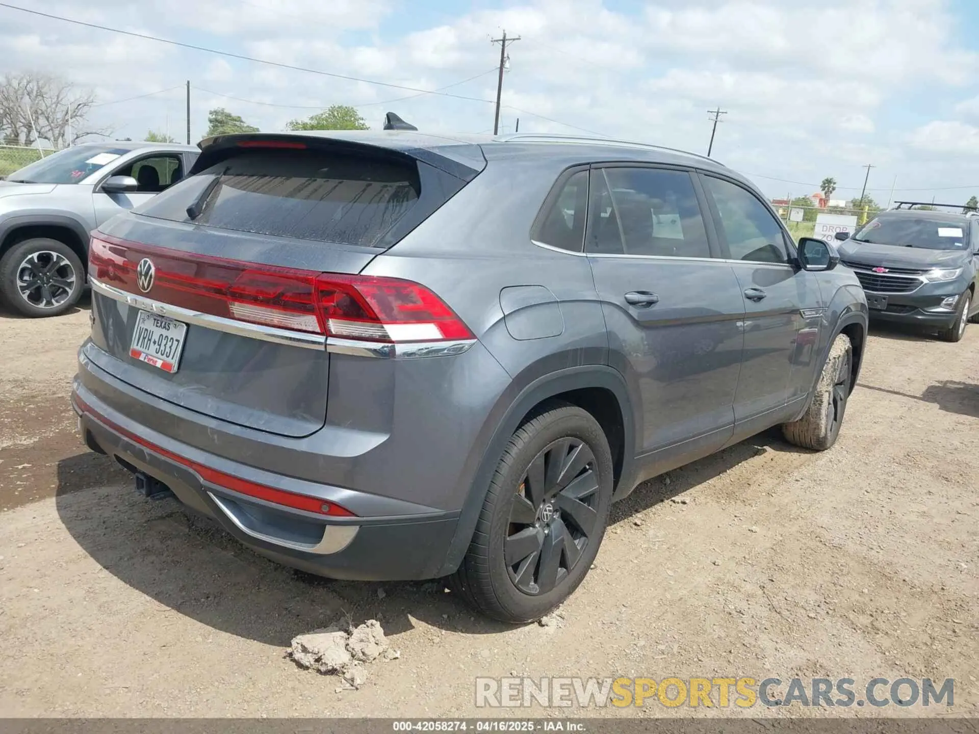 4 Photograph of a damaged car 1V2JE2CA5RC248843 VOLKSWAGEN ATLAS CROSS SPORT 2024
