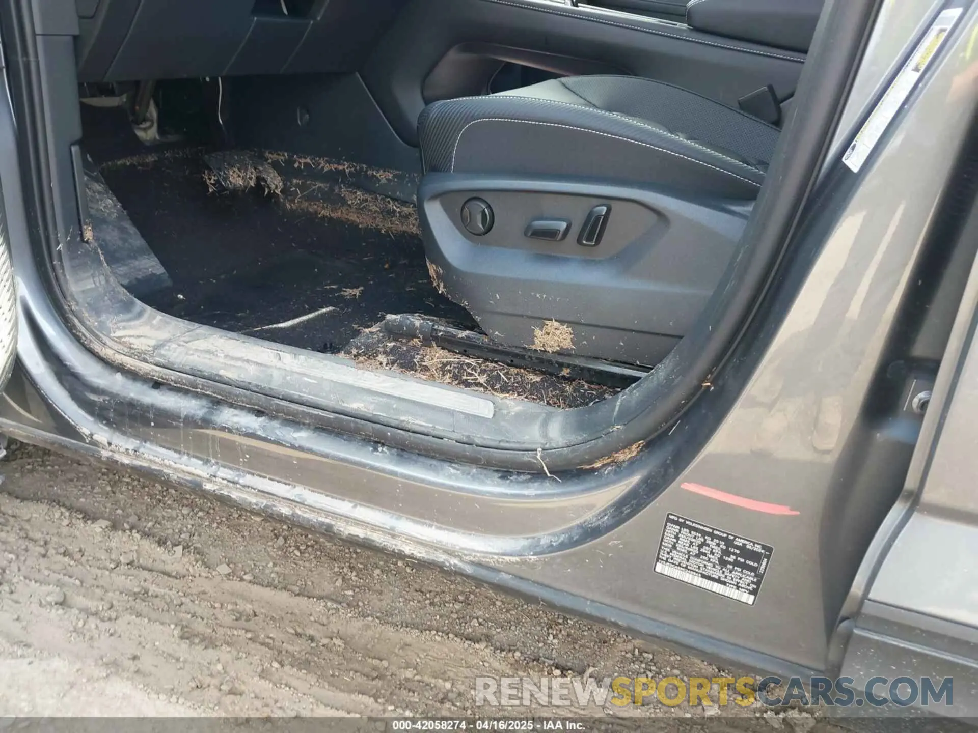 6 Photograph of a damaged car 1V2JE2CA5RC248843 VOLKSWAGEN ATLAS CROSS SPORT 2024