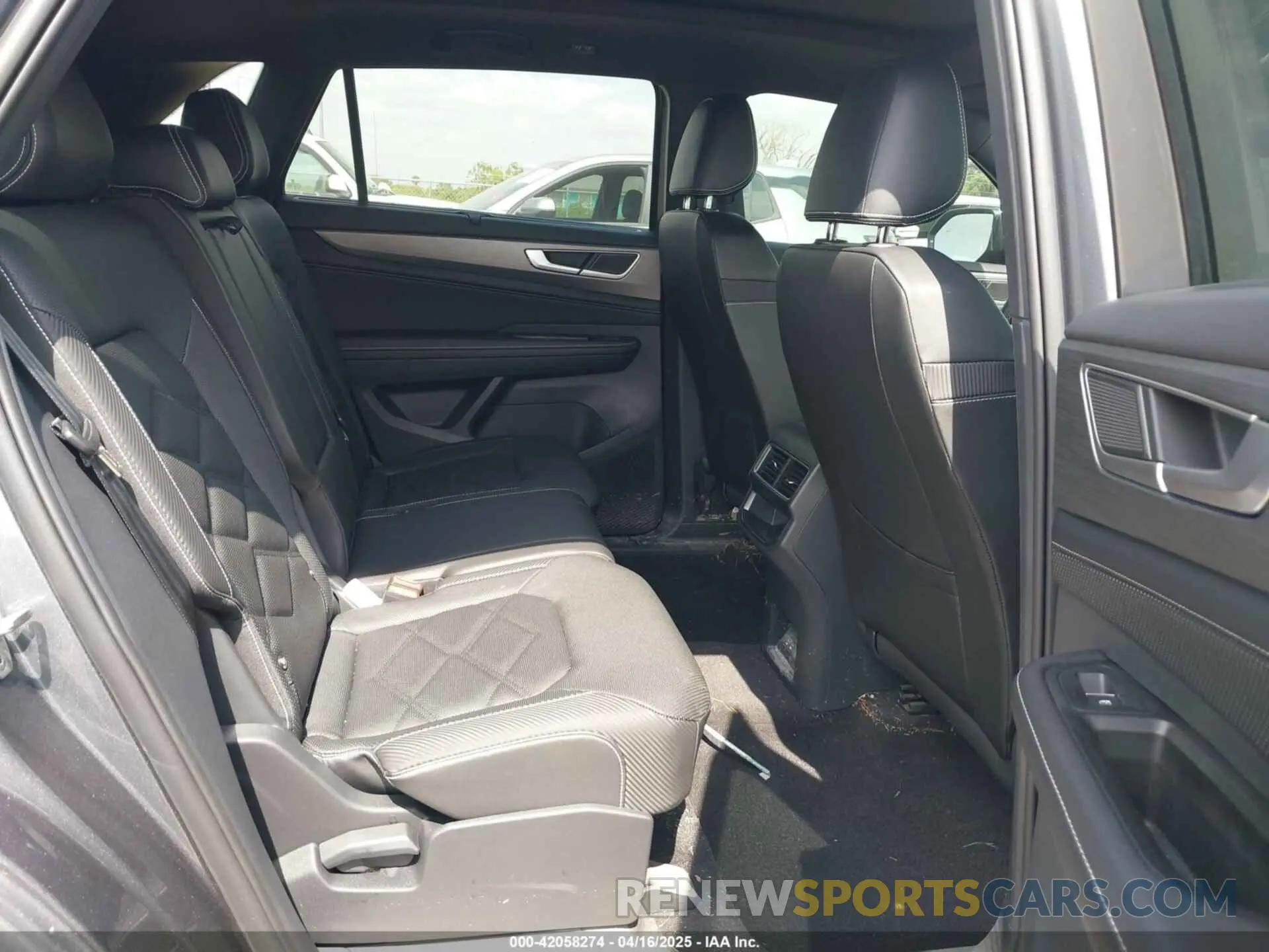 8 Photograph of a damaged car 1V2JE2CA5RC248843 VOLKSWAGEN ATLAS CROSS SPORT 2024
