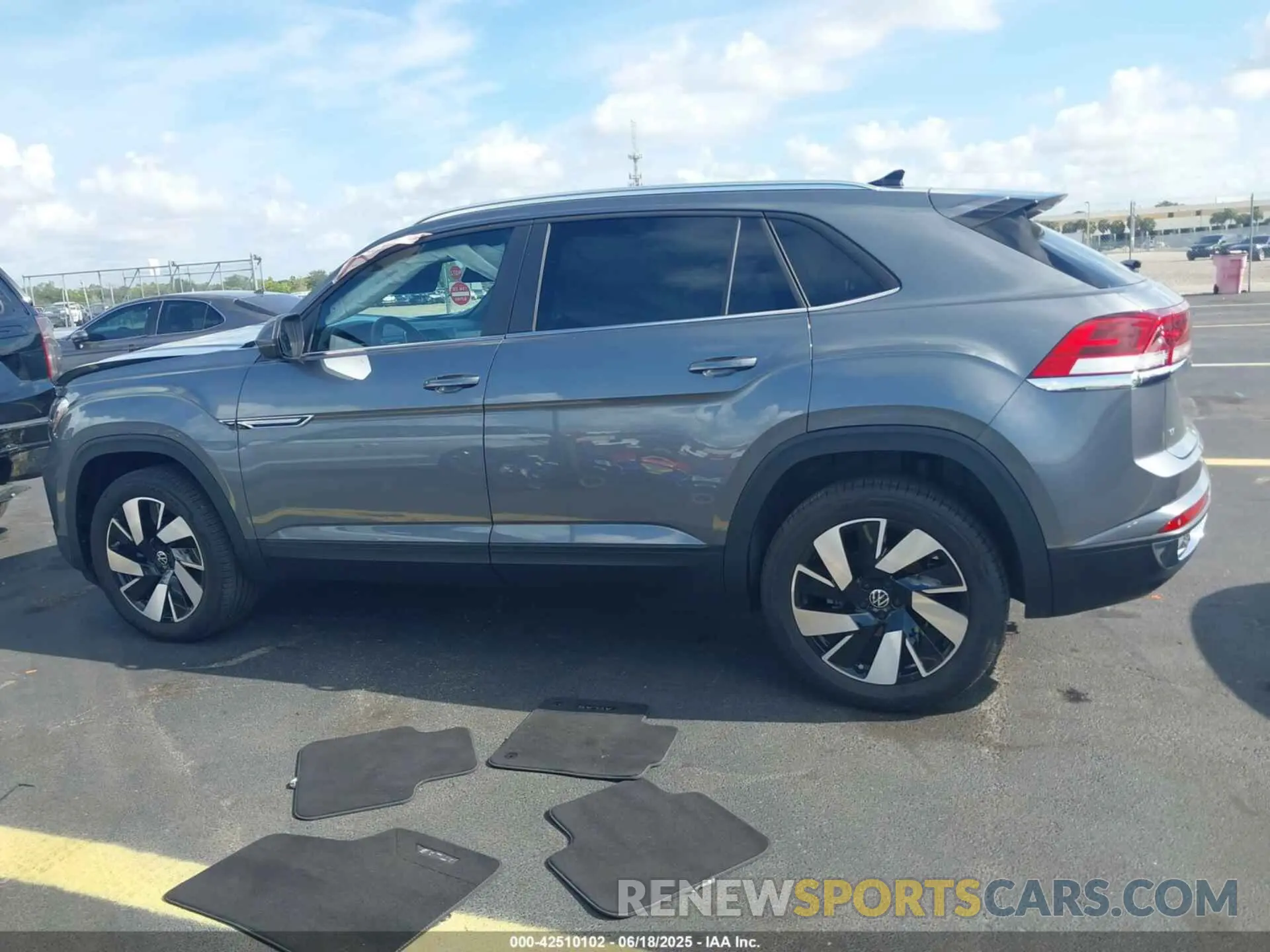 14 Photograph of a damaged car 1V2JE2CA8RC255365 VOLKSWAGEN ATLAS CROSS SPORT 2024