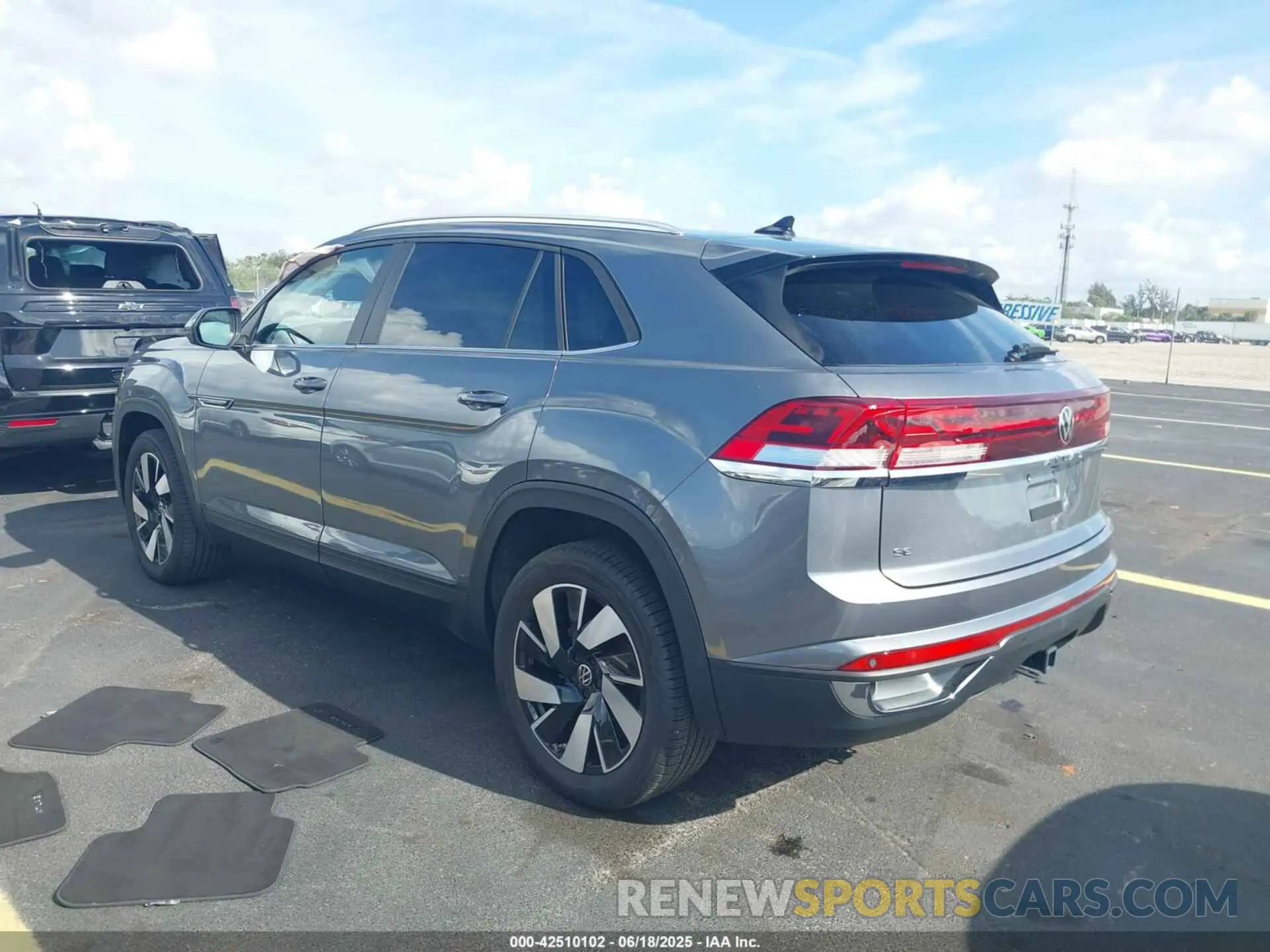 3 Photograph of a damaged car 1V2JE2CA8RC255365 VOLKSWAGEN ATLAS CROSS SPORT 2024